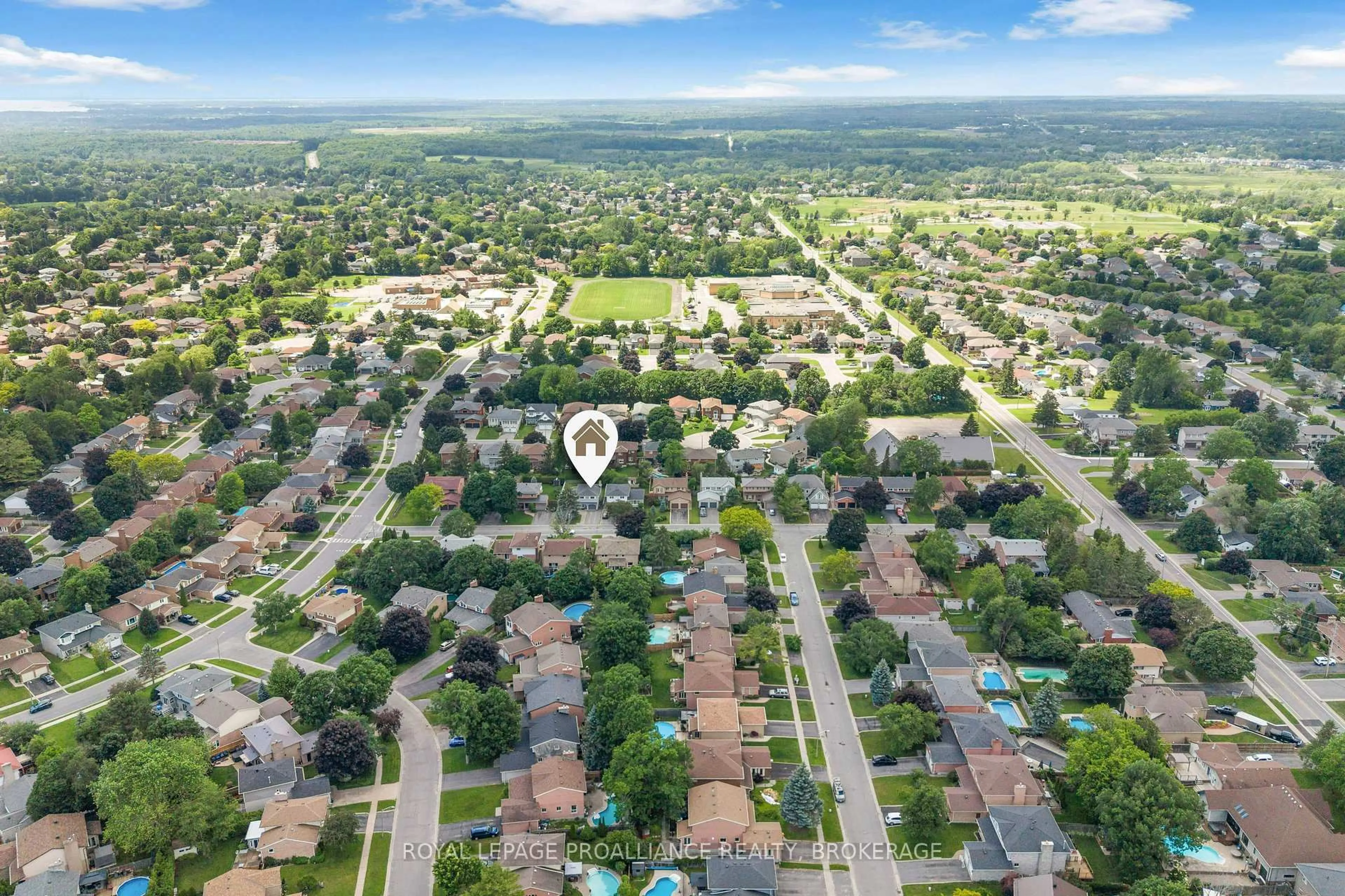 A pic from outside/outdoor area/front of a property/back of a property/a pic from drone, street for 927 Newhall Dr, Kingston Ontario K7P 2C5