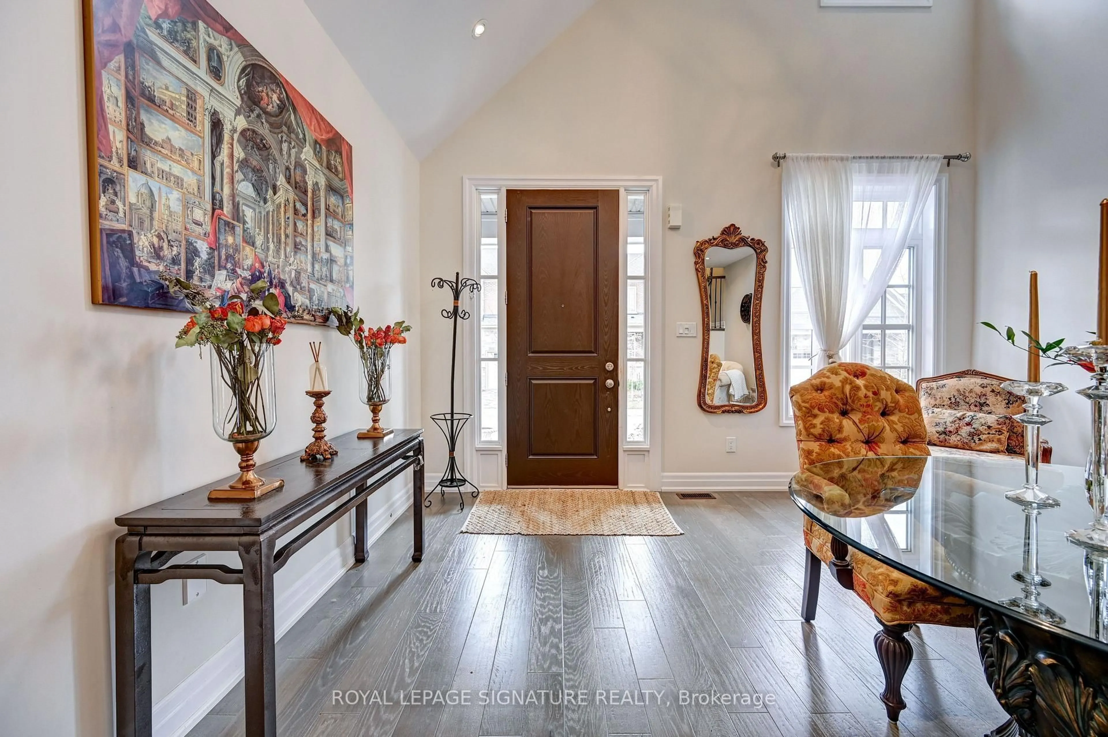 Indoor entryway for 134 Anne St, Niagara-on-the-Lake Ontario L0S 1J0