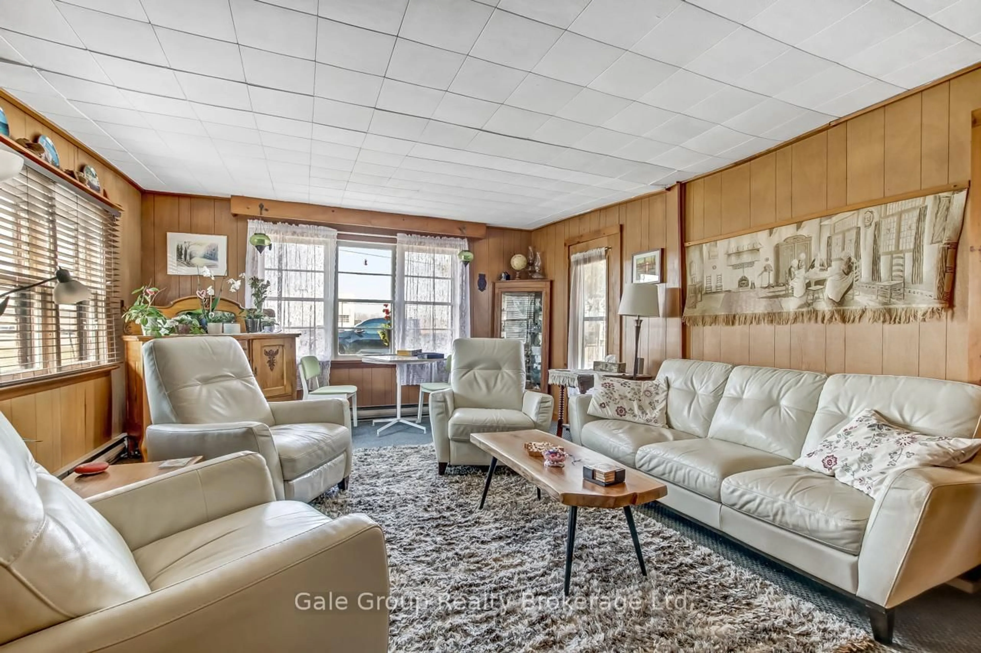 Living room with furniture, unknown for 1410 Dundas St, Woodstock Ontario N4S 7V9