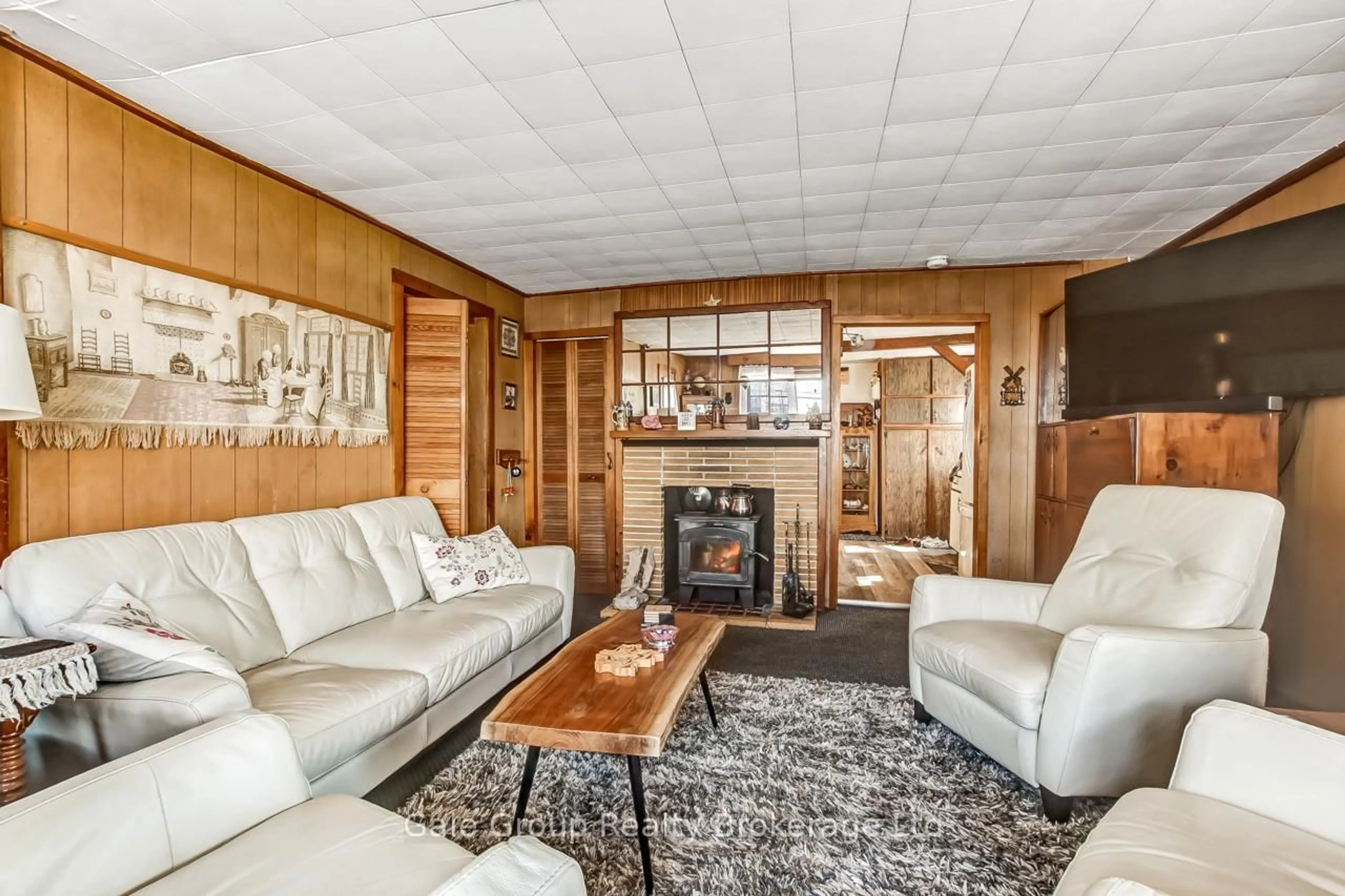 Living room with furniture, unknown for 1410 Dundas St, Woodstock Ontario N4S 7V9