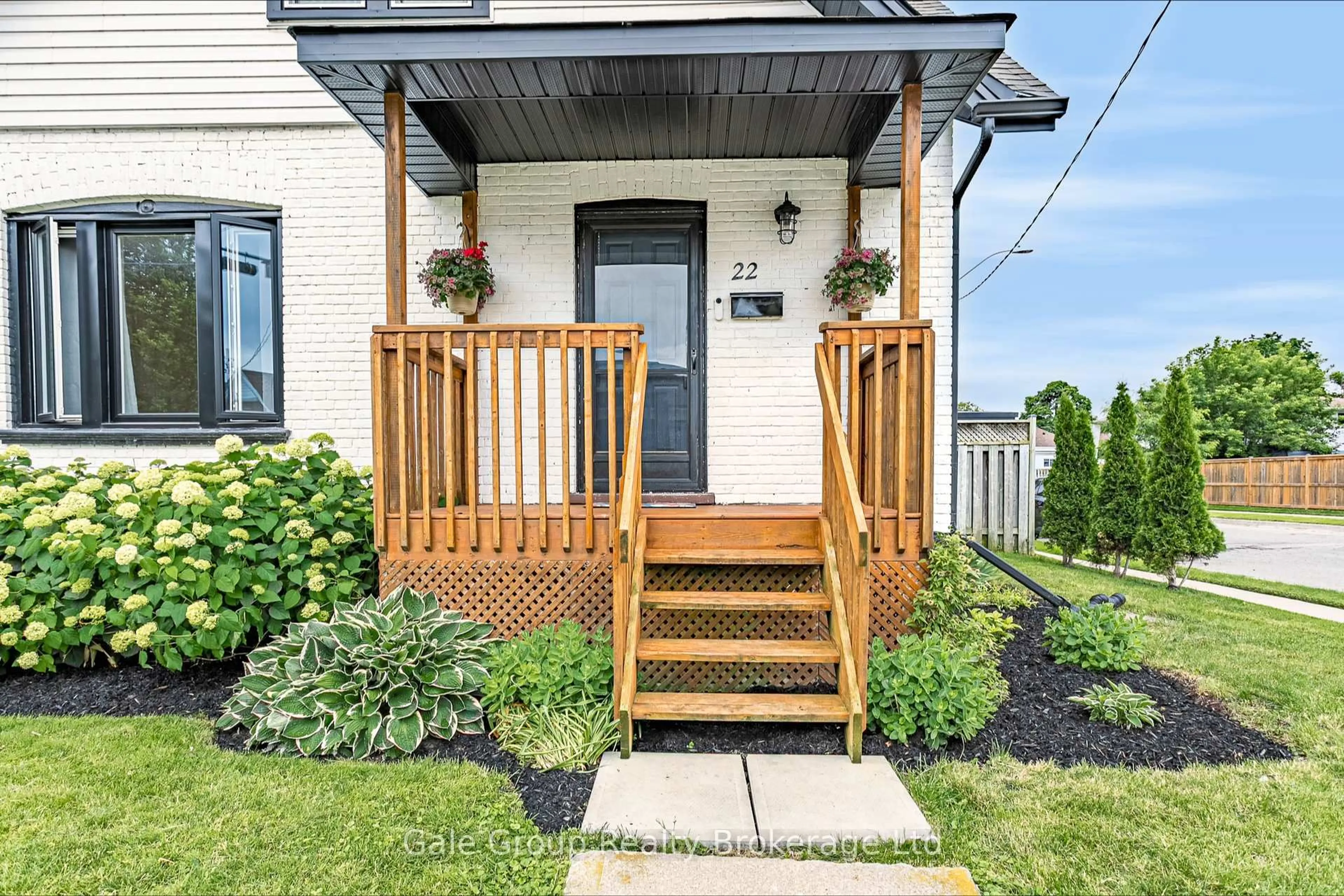Indoor entryway for 22 Strathcona Ave, Brantford Ontario N3S 1T3