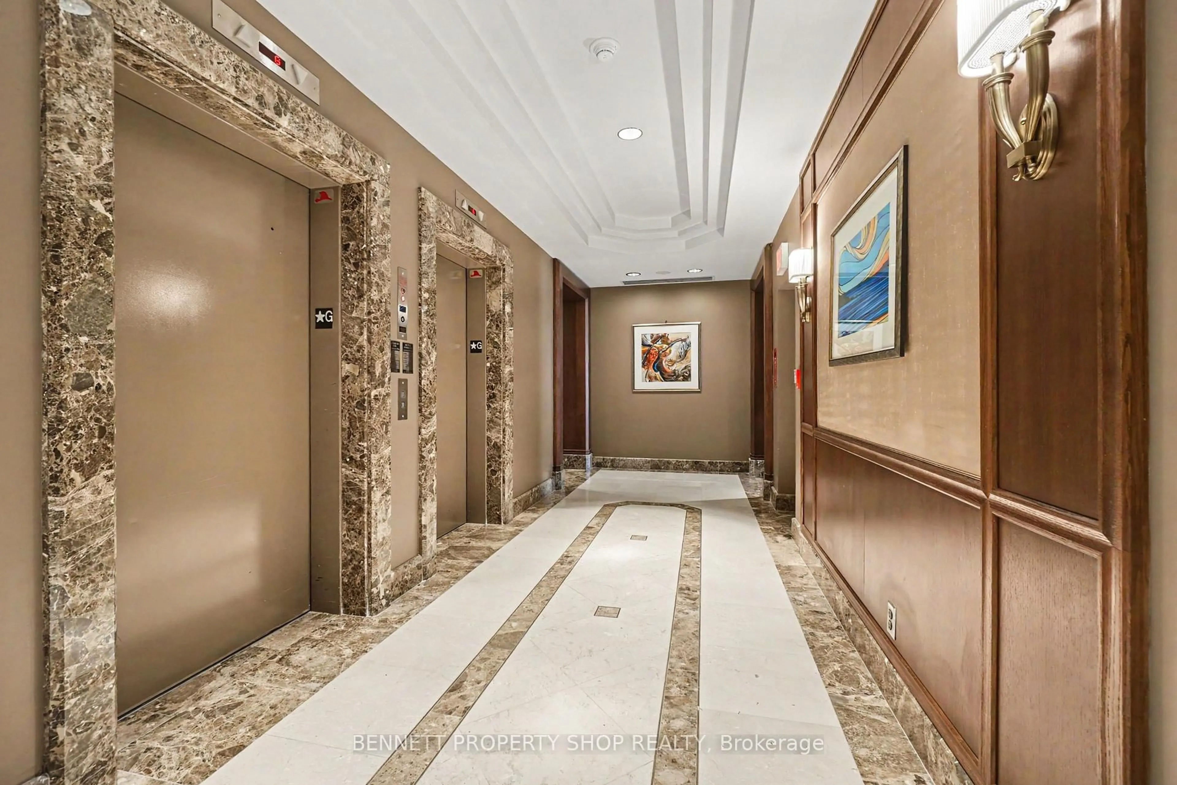Indoor foyer for 3580 Rivergate Way #708, Ottawa Ontario K1V 1V5