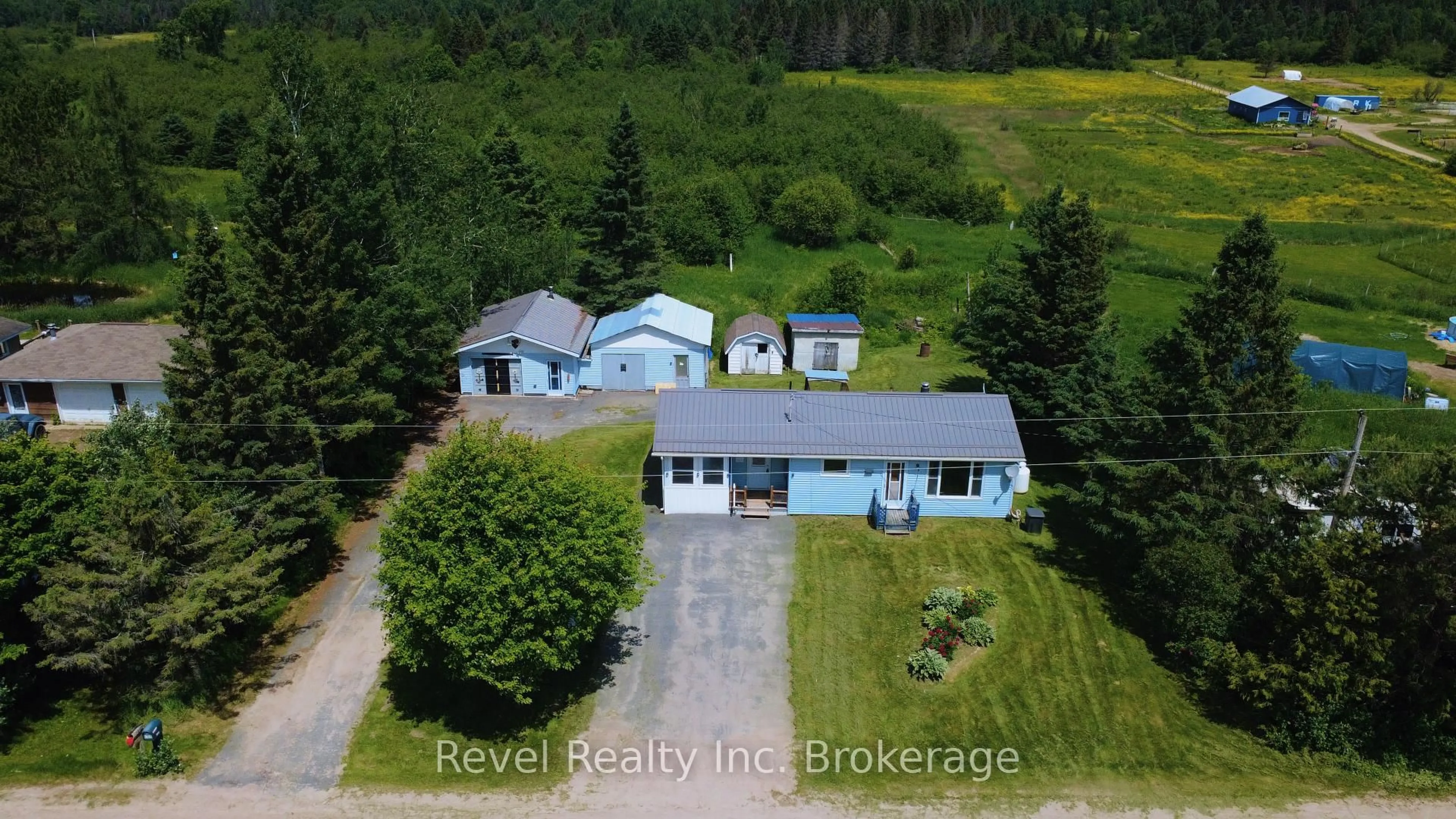 A pic from outside/outdoor area/front of a property/back of a property/a pic from drone, building for 2816 Chiswick Line, Chisholm Ontario P0H 1Z0