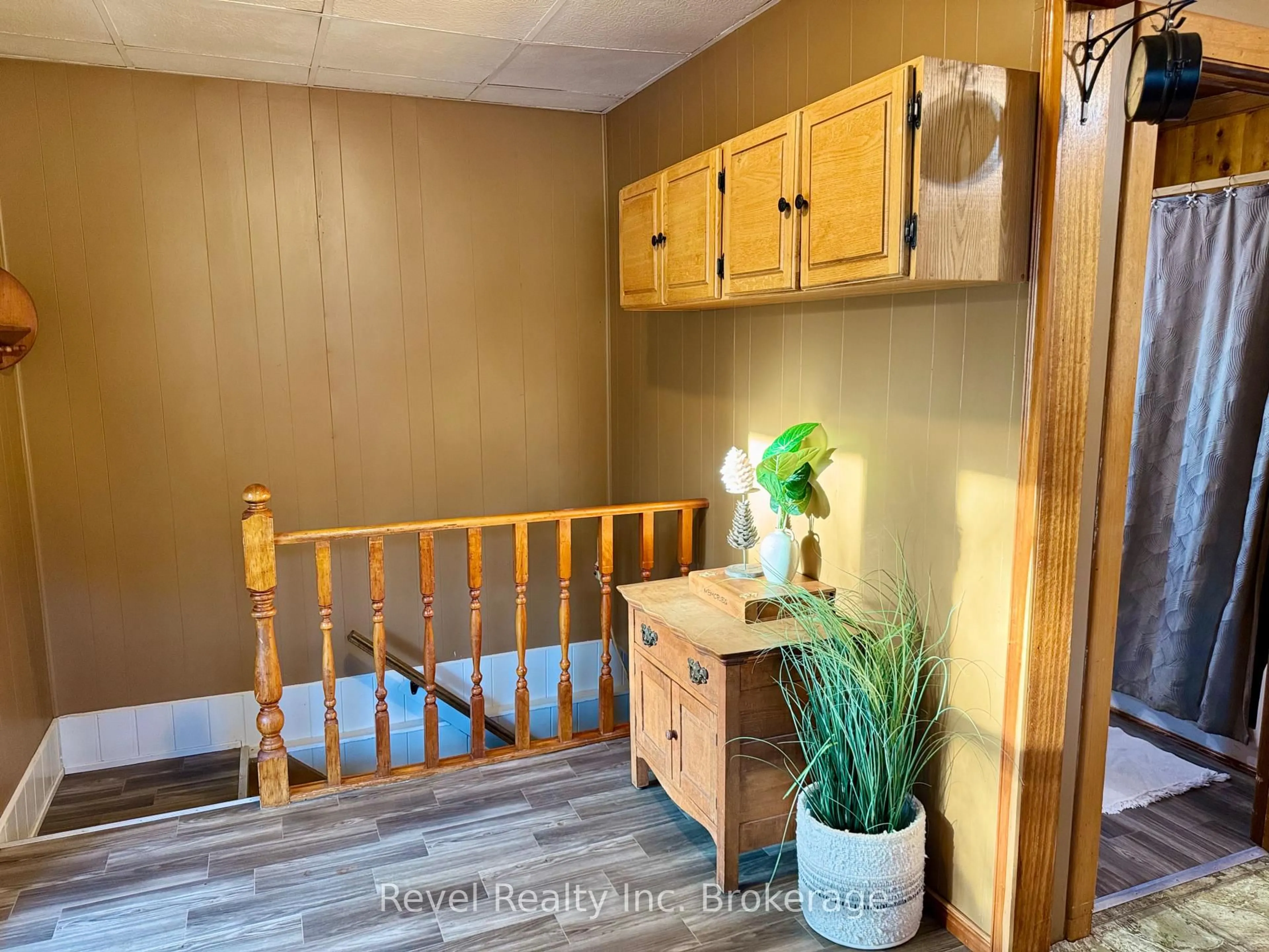 Indoor entryway for 2816 Chiswick Line, Chisholm Ontario P0H 1Z0
