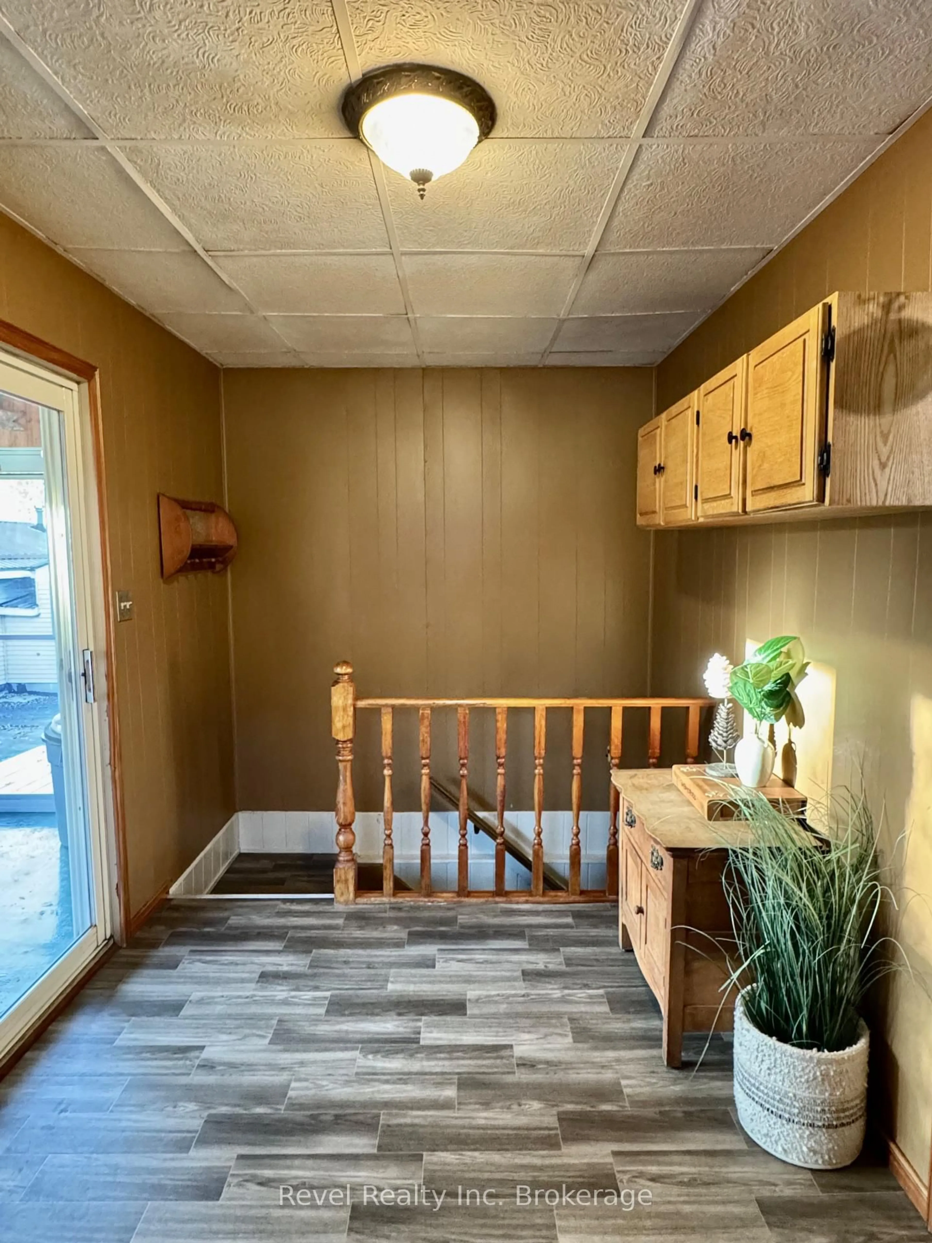 Indoor entryway for 2816 Chiswick Line, Chisholm Ontario P0H 1Z0