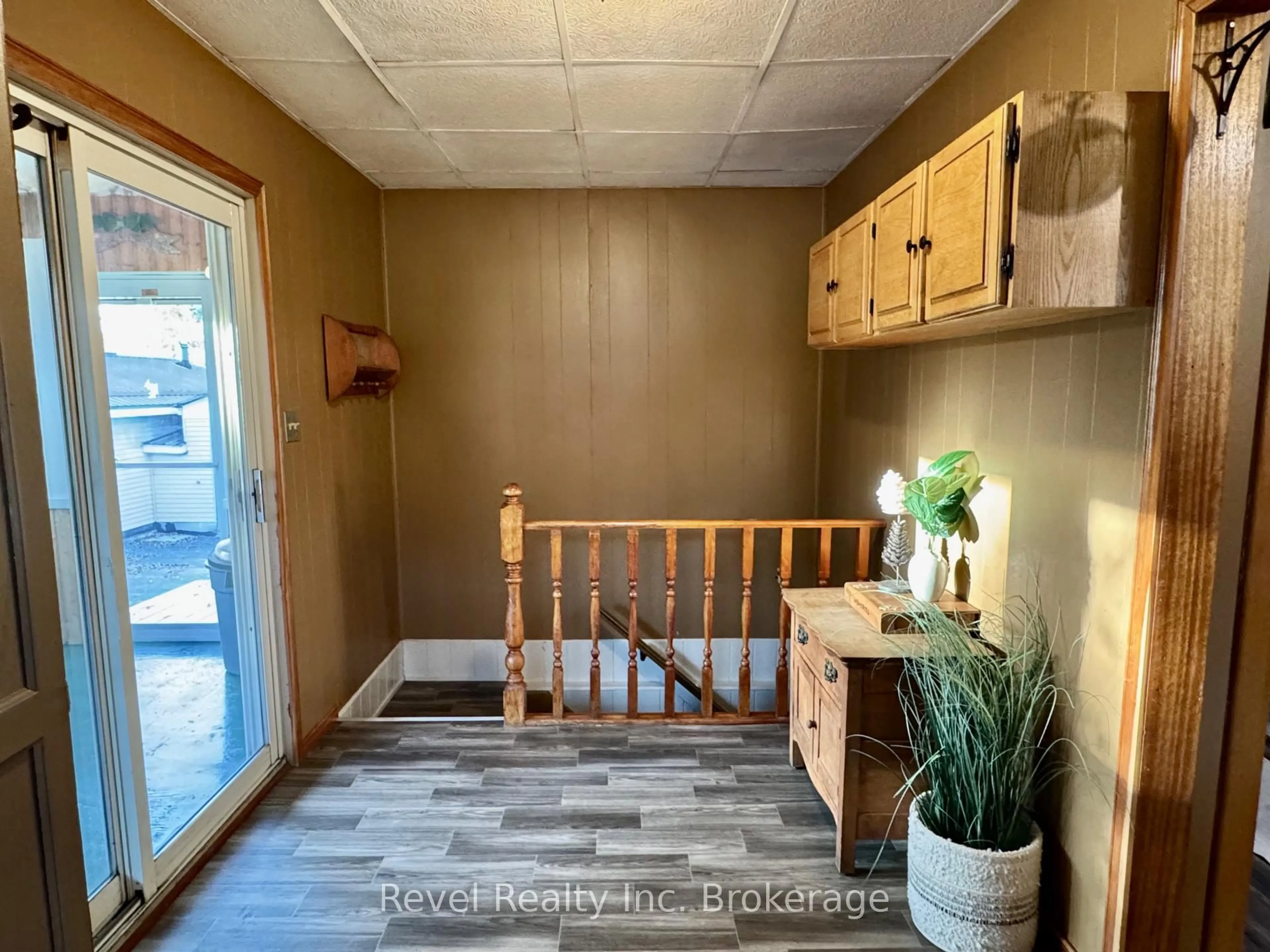 Indoor entryway for 2816 Chiswick Line, Chisholm Ontario P0H 1Z0