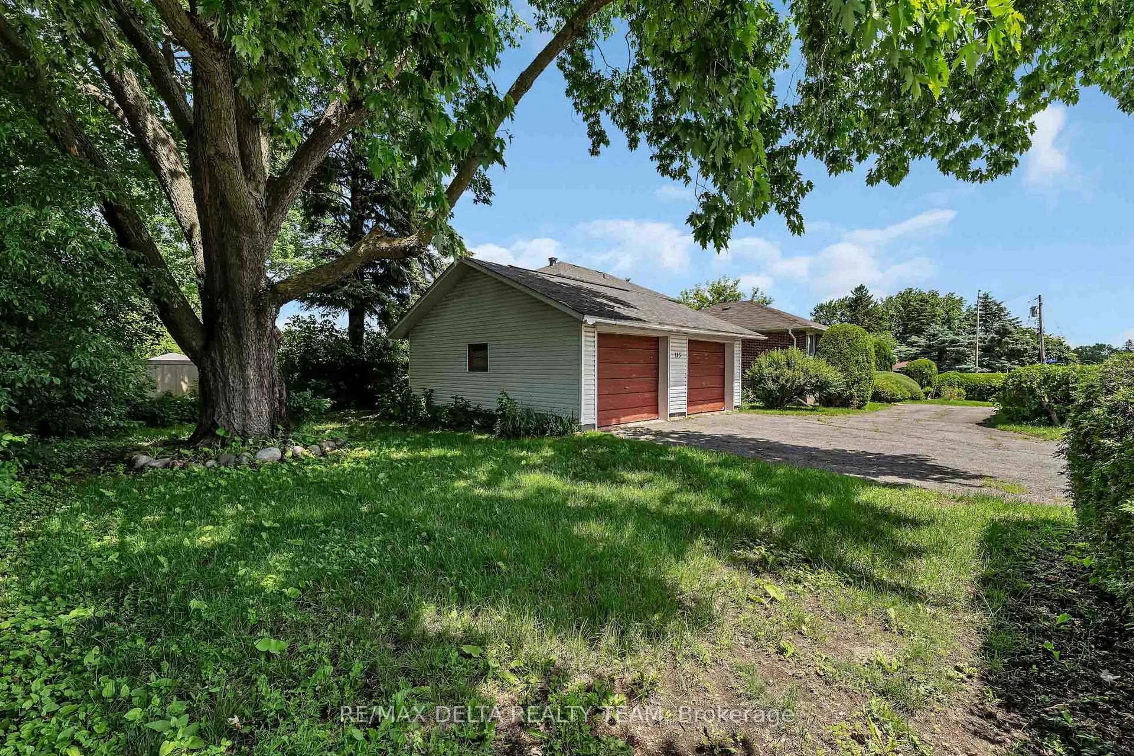 A pic from outside/outdoor area/front of a property/back of a property/a pic from drone, street for 115 Meadowlands Dr, Ottawa Ontario K2G 2S2