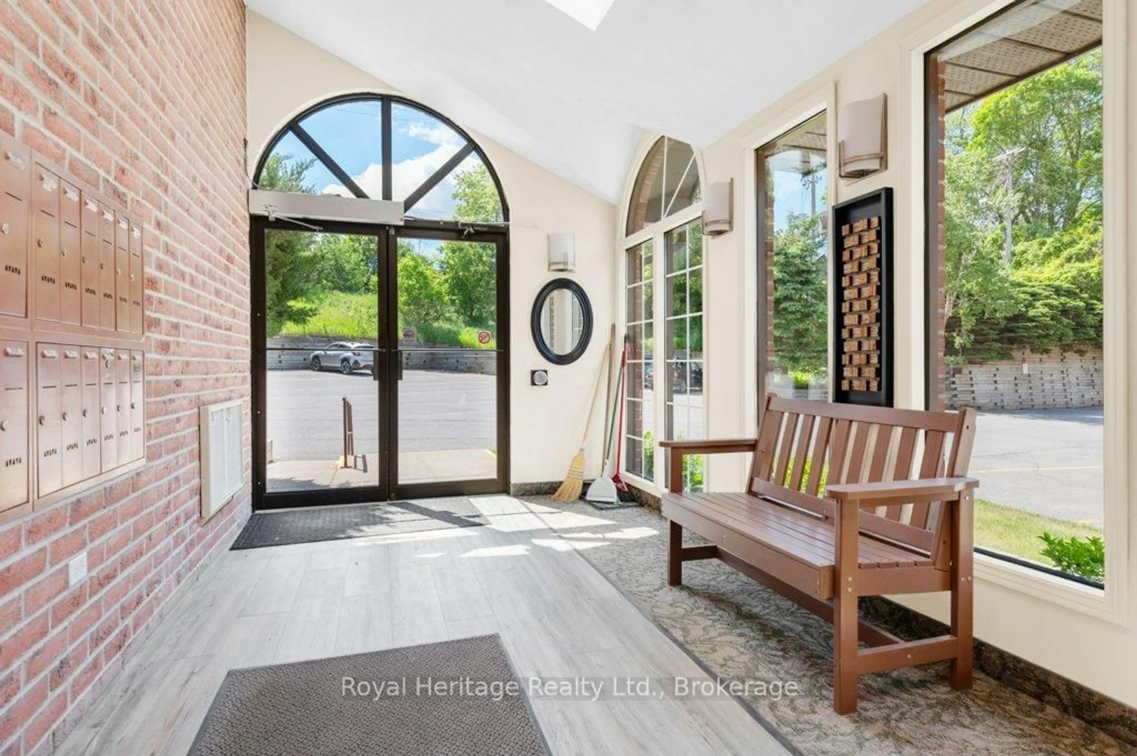 Indoor entryway for 9 Centre St #203, Greater Napanee Ontario K7R 3X3