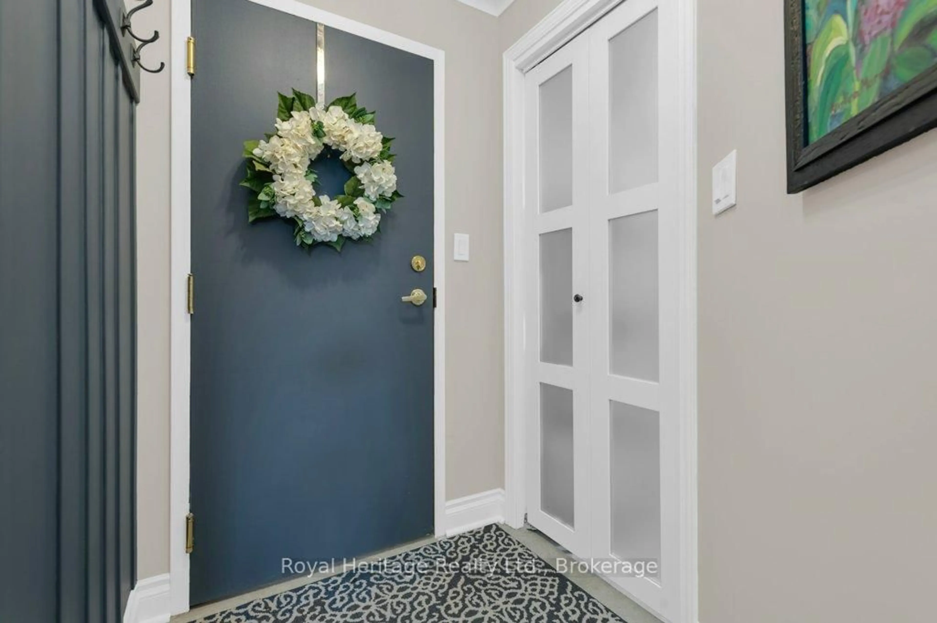 Indoor entryway for 9 Centre St #203, Greater Napanee Ontario K7R 3X3