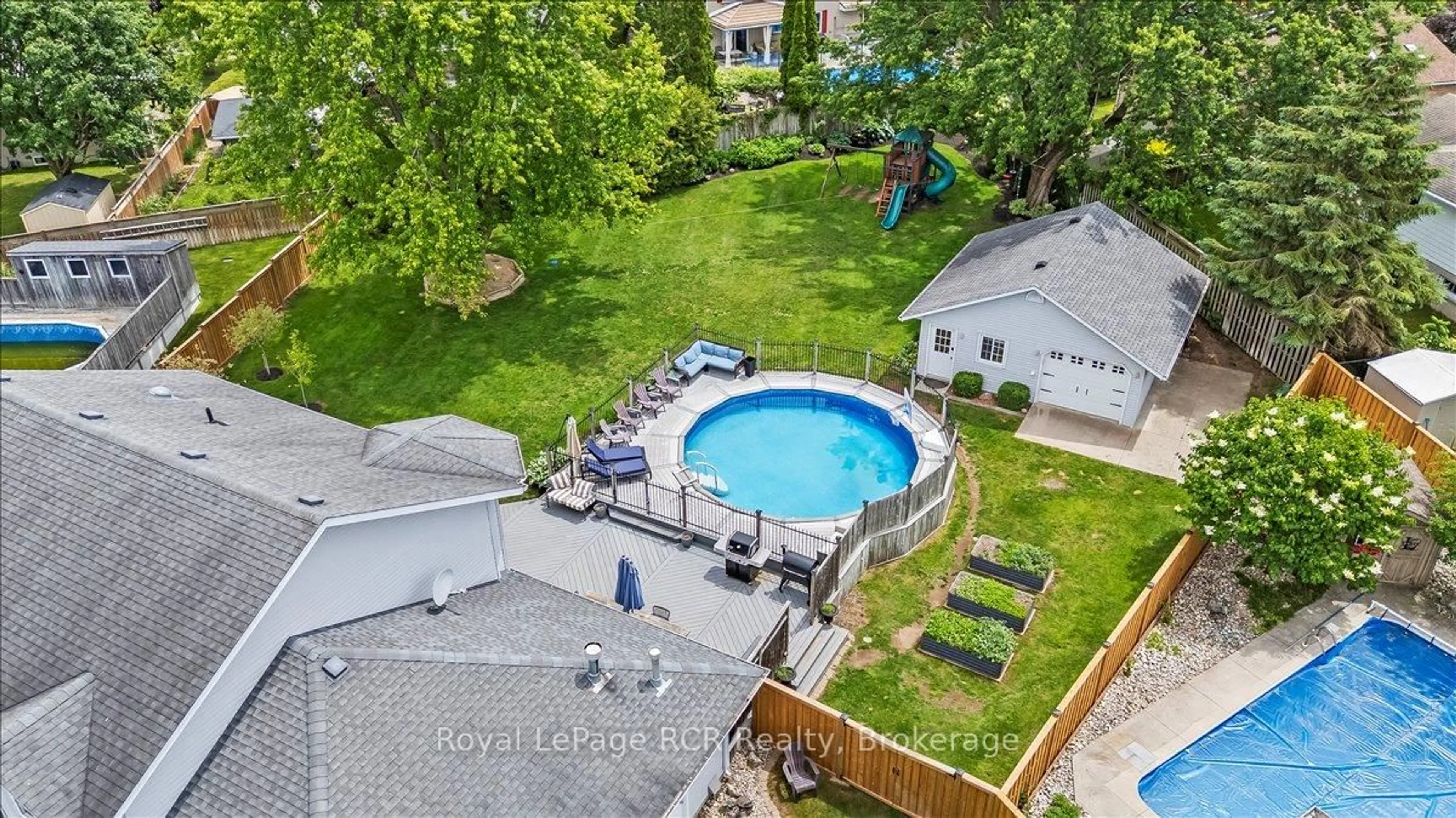 A pic from outside/outdoor area/front of a property/back of a property/a pic from drone, unknown for 235 4th Street Cres, Hanover Ontario N4N 3S2