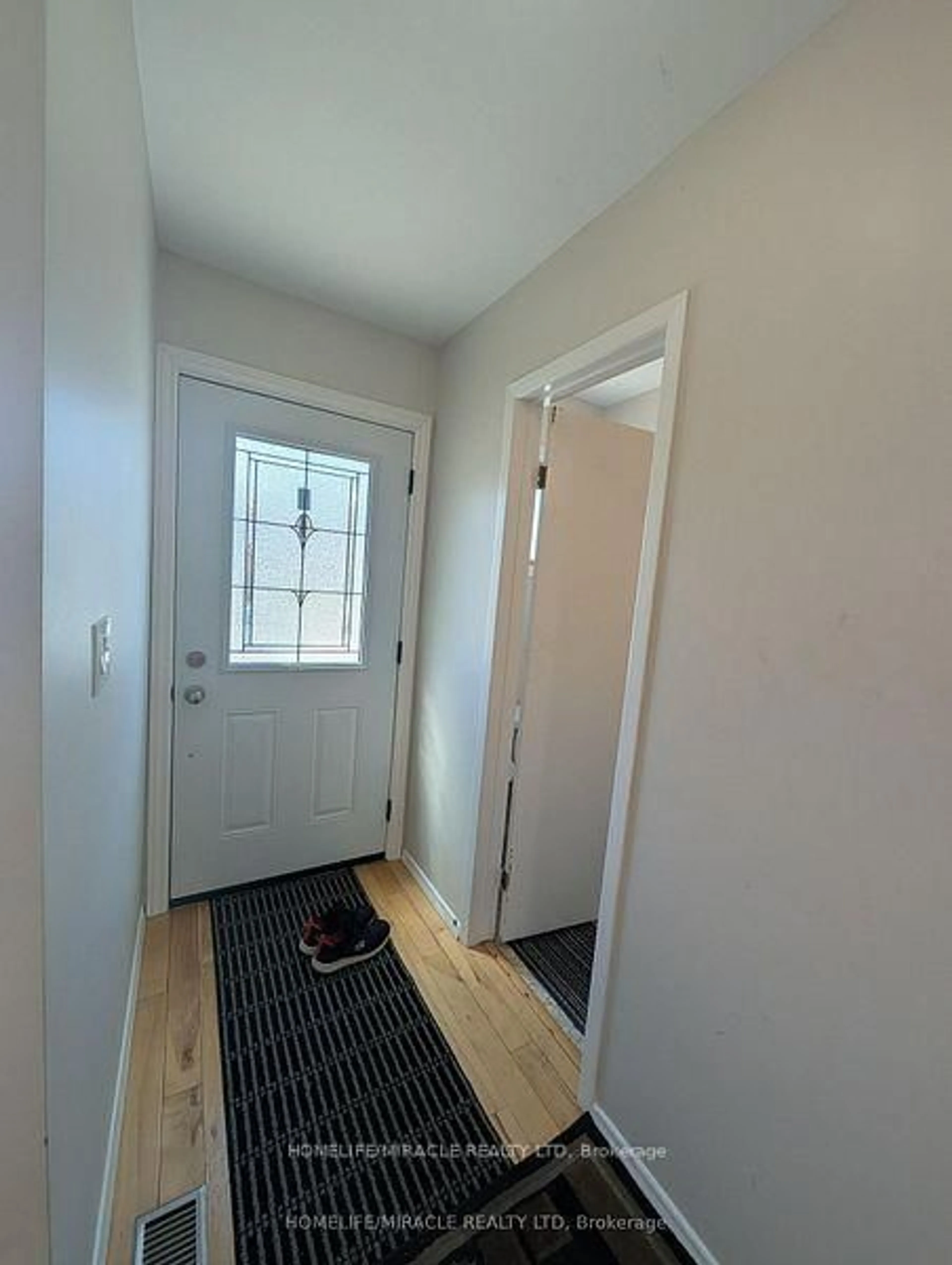 Indoor entryway for 27 Addington St #7, Loyalist Ontario K7N 1C6
