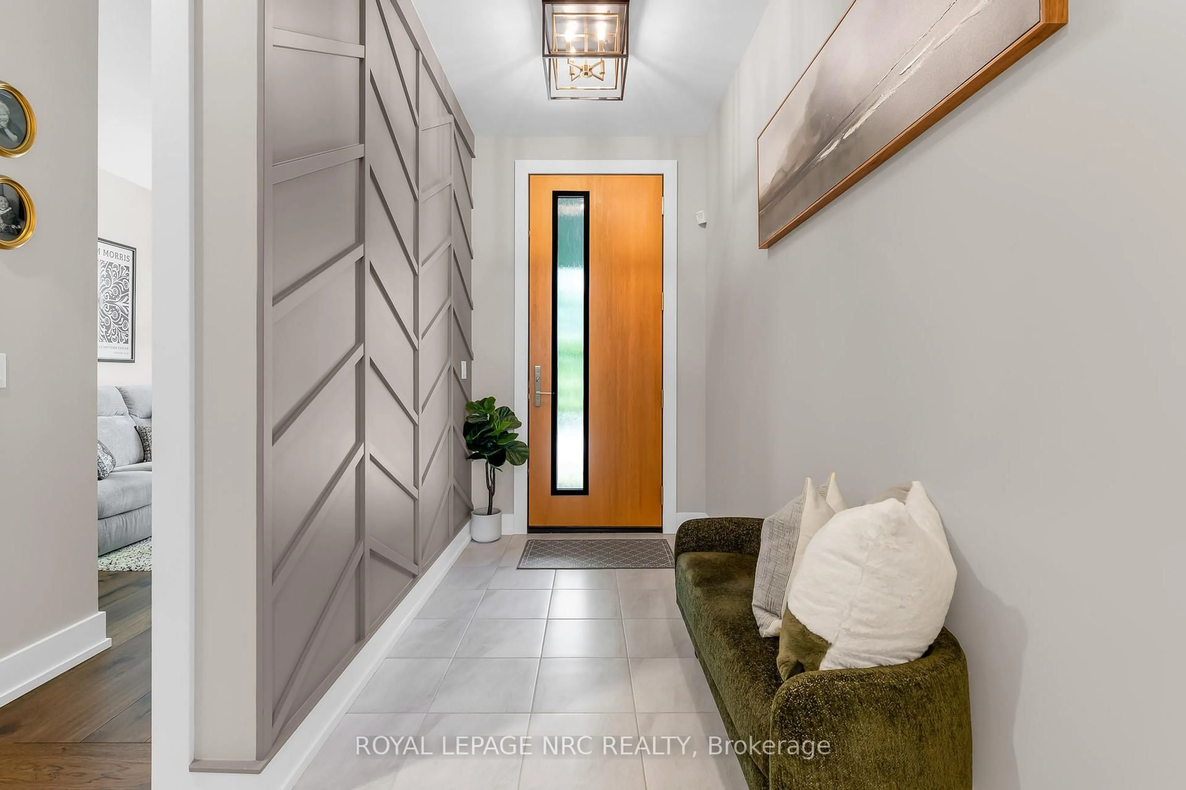 Indoor entryway for 15 Taliesin Tr, Welland Ontario L3C 0H5