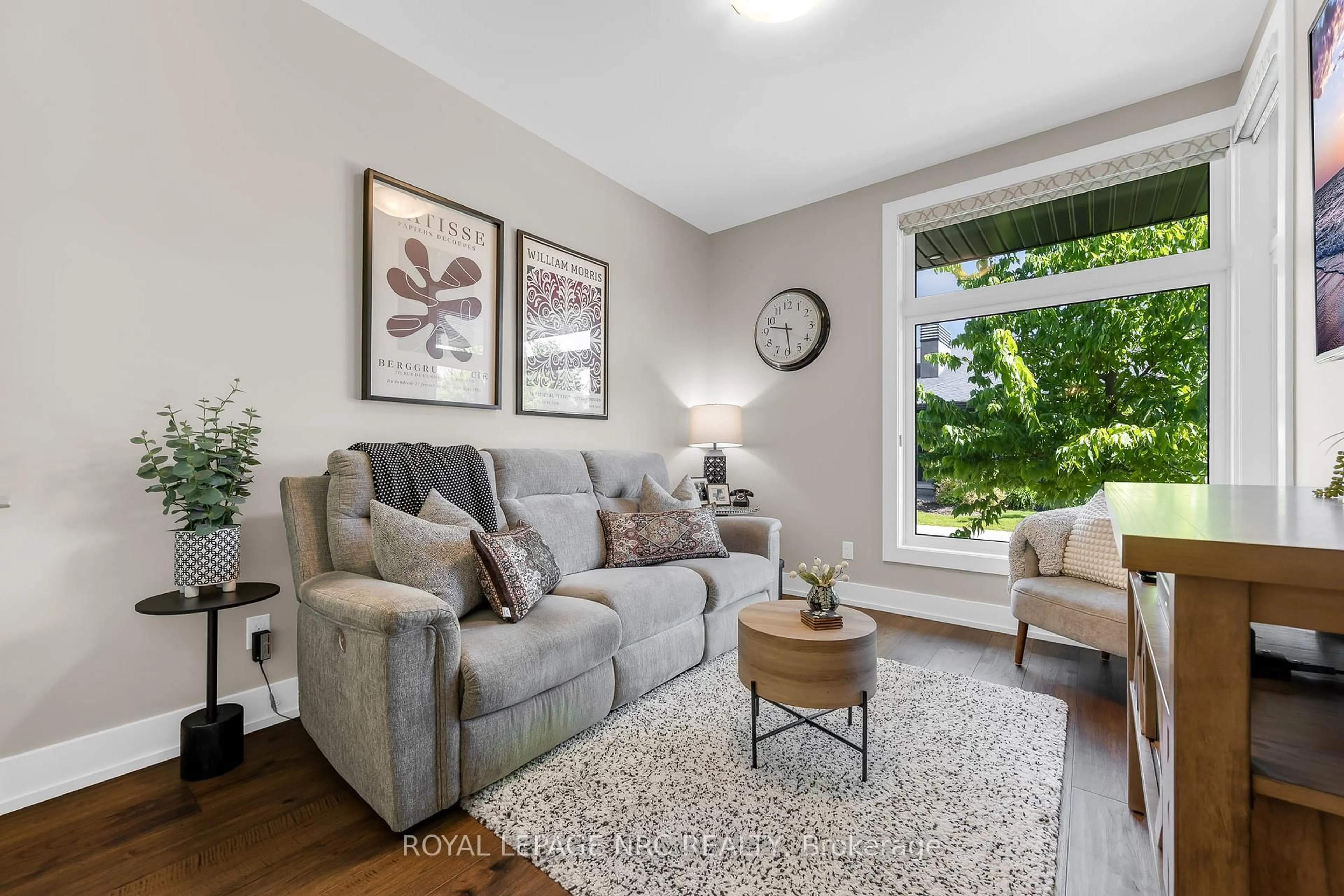 Living room with furniture, unknown for 15 Taliesin Tr, Welland Ontario L3C 0H5