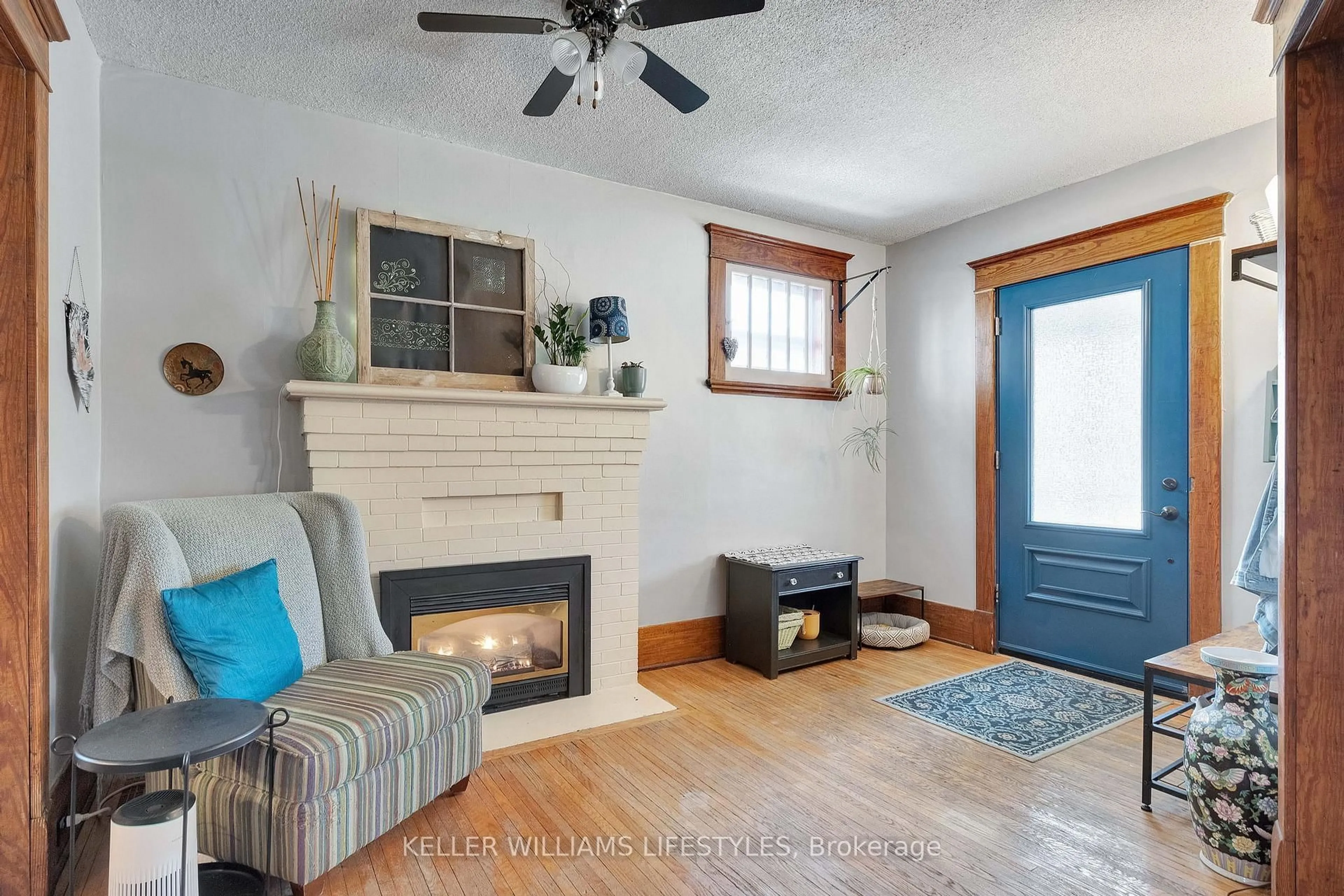 Living room with furniture, unknown for 5 Cove Rd, London South Ontario N6J 1H7