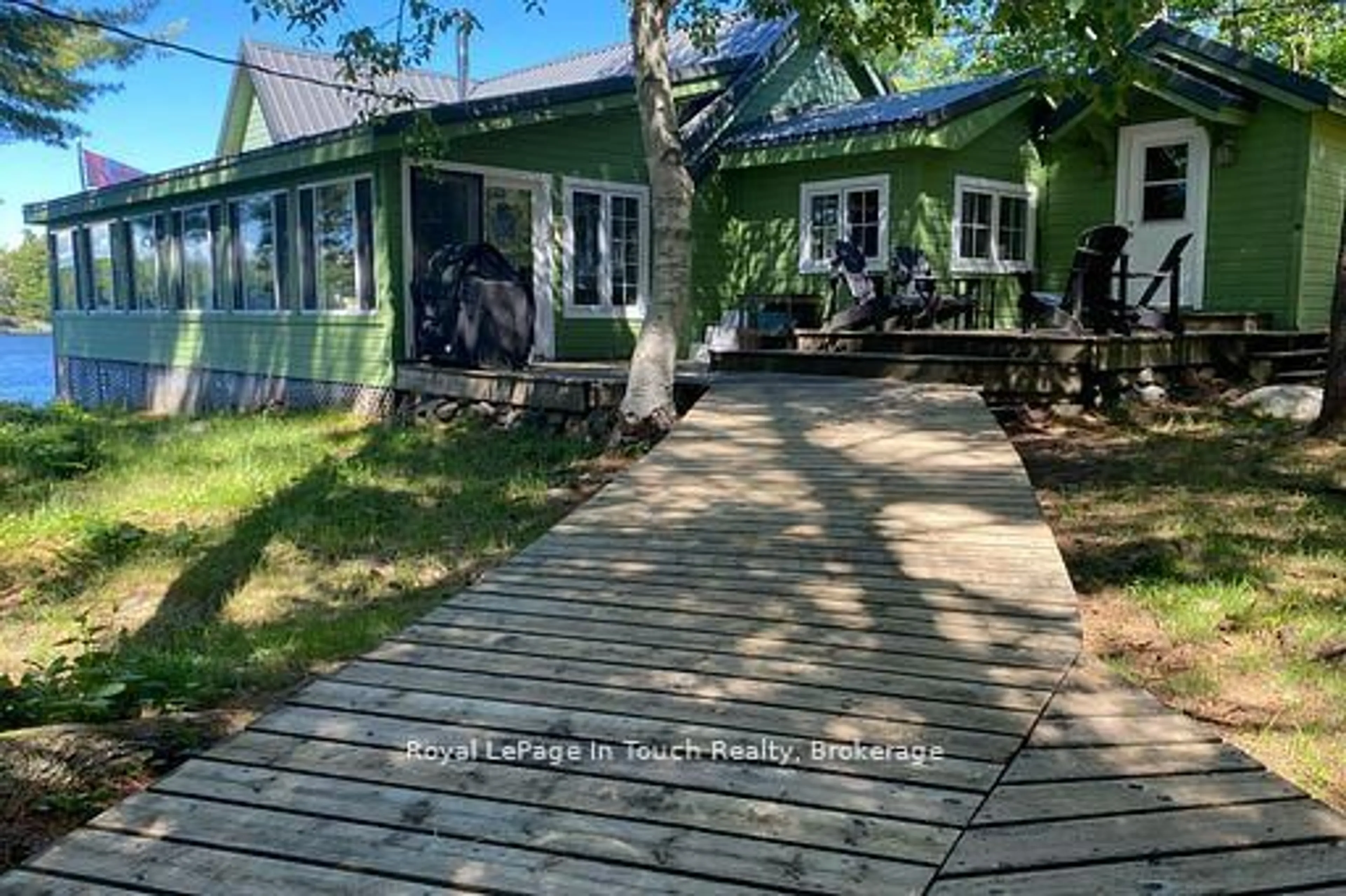 Unknown for B256 Crooked Island, The Archipelago Ontario P2A 2T4