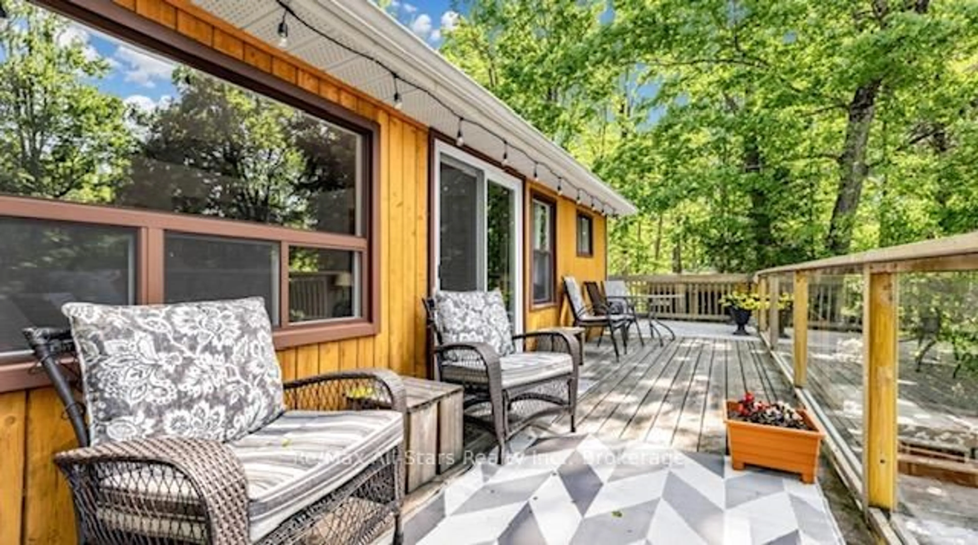 Patio, street for 286 Edwina Dr, Trent Lakes Ontario K0M 1A0