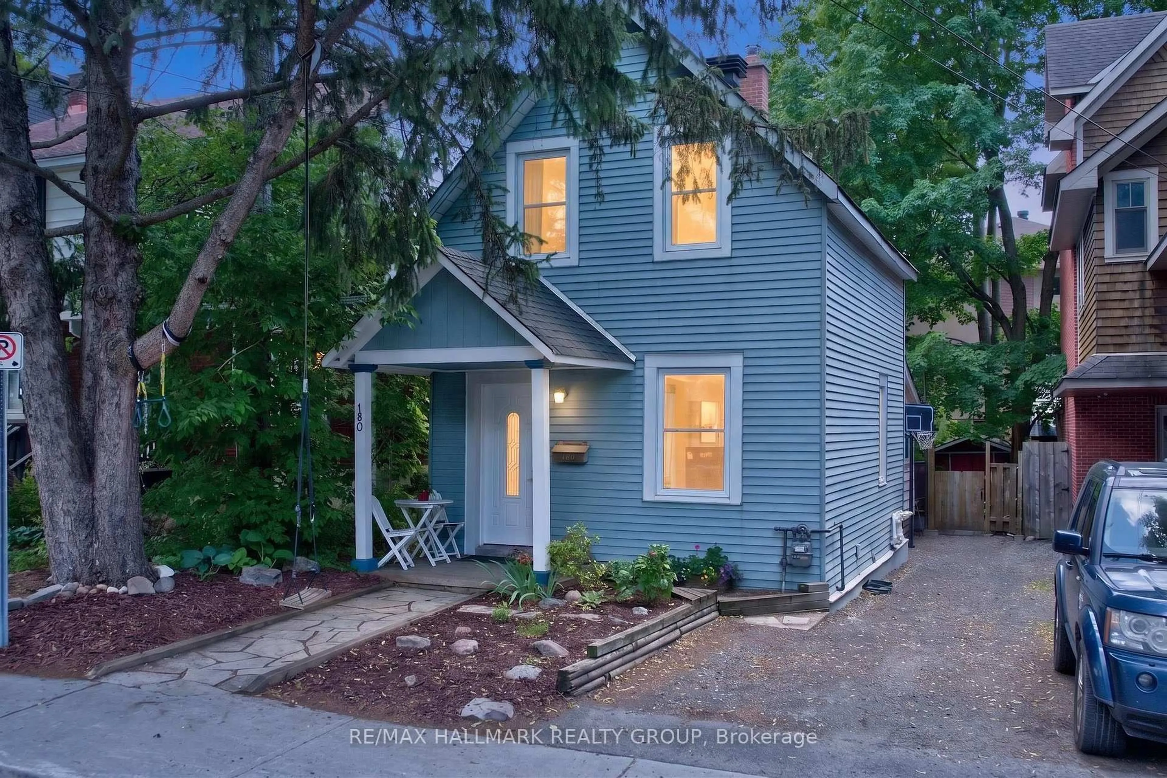 Home with vinyl exterior material, street for 180 Glen Ave, Ottawa Ontario K1S 3A4