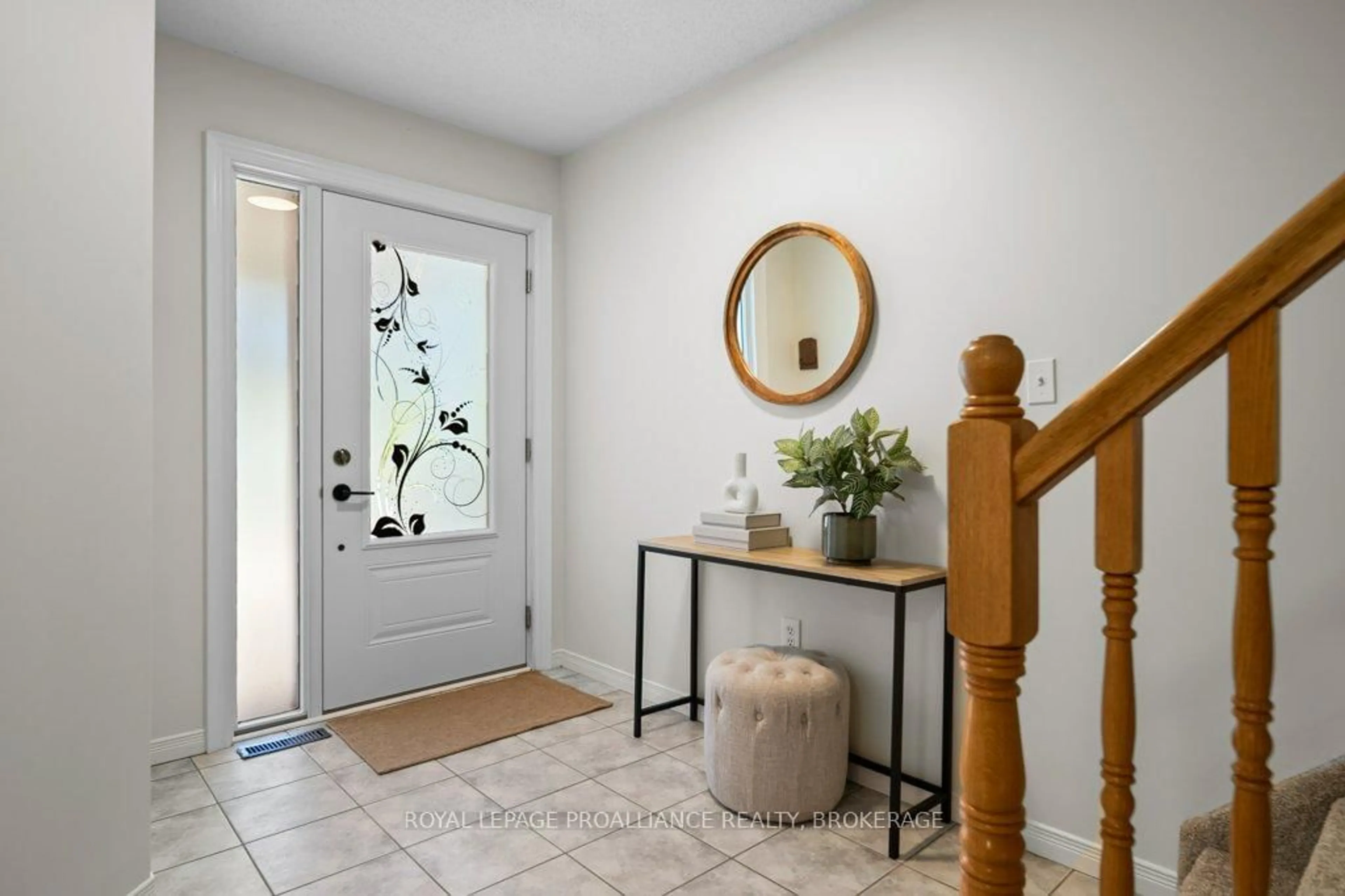 Indoor entryway for 944 Ringstead St, Kingston Ontario K7M 8V2