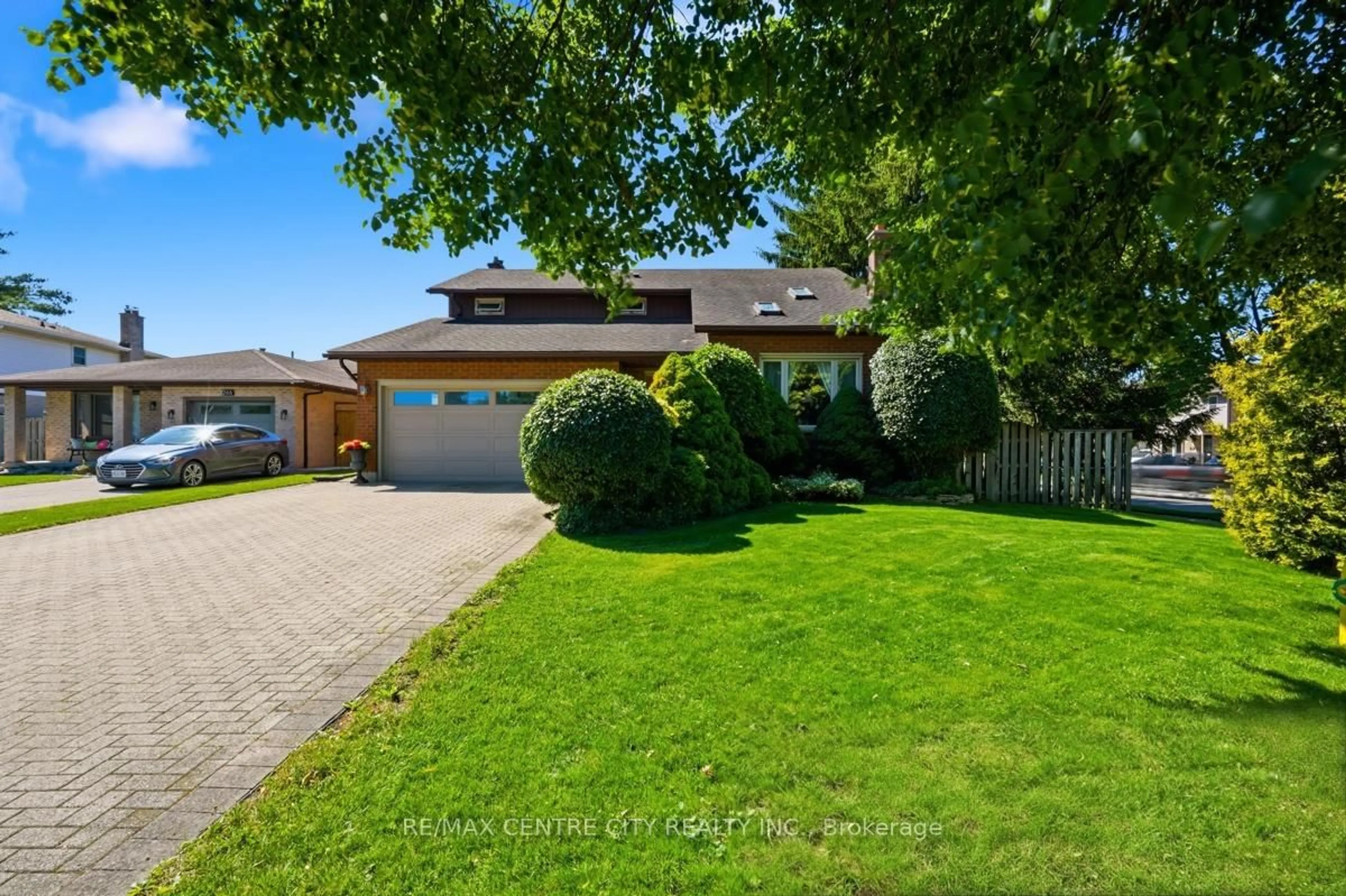 A pic from outside/outdoor area/front of a property/back of a property/a pic from drone, street for 264 Blue Forest Pl, London North Ontario N6G 4H7