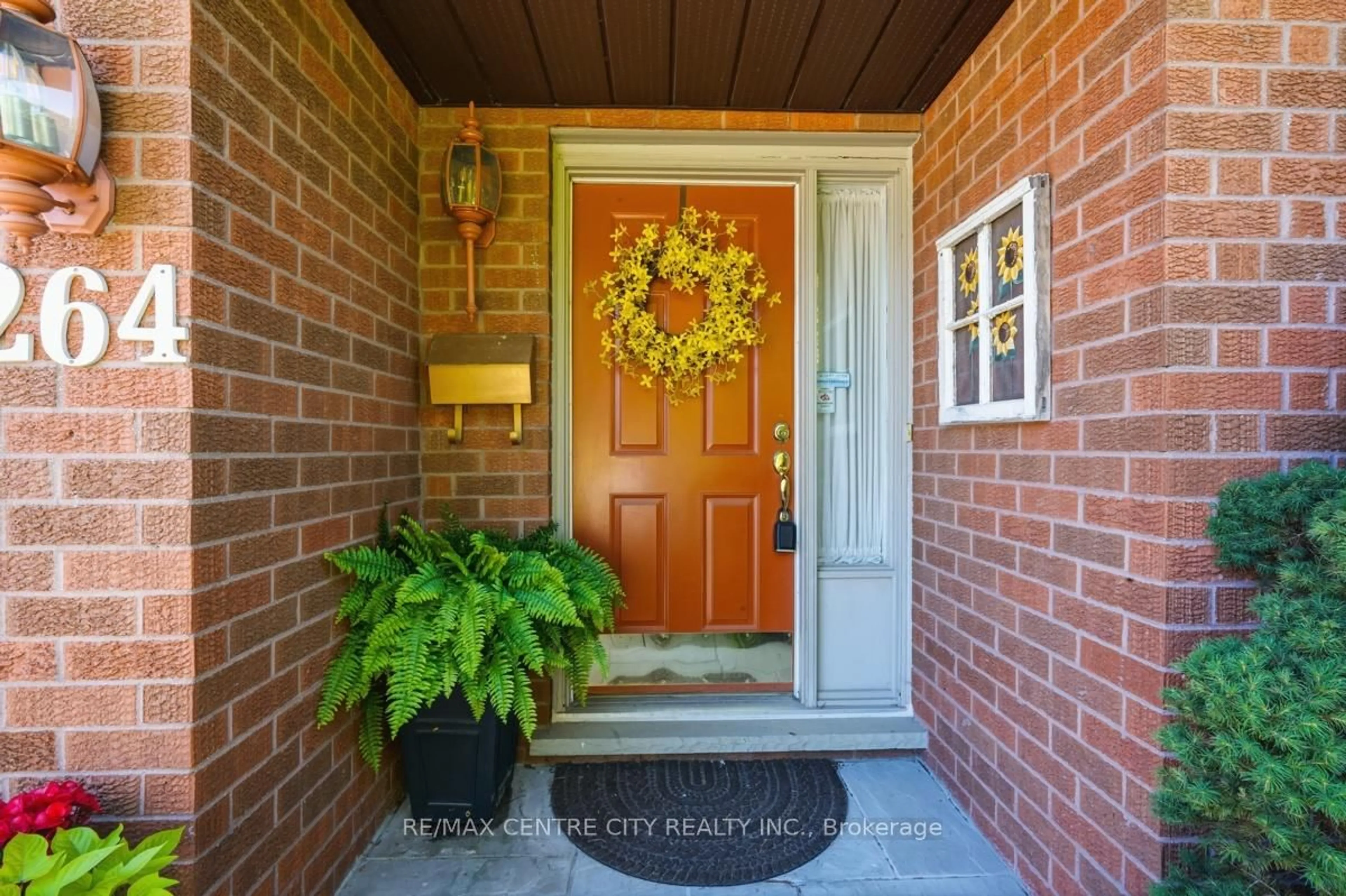 Indoor entryway for 264 Blue Forest Pl, London North Ontario N6G 4H7