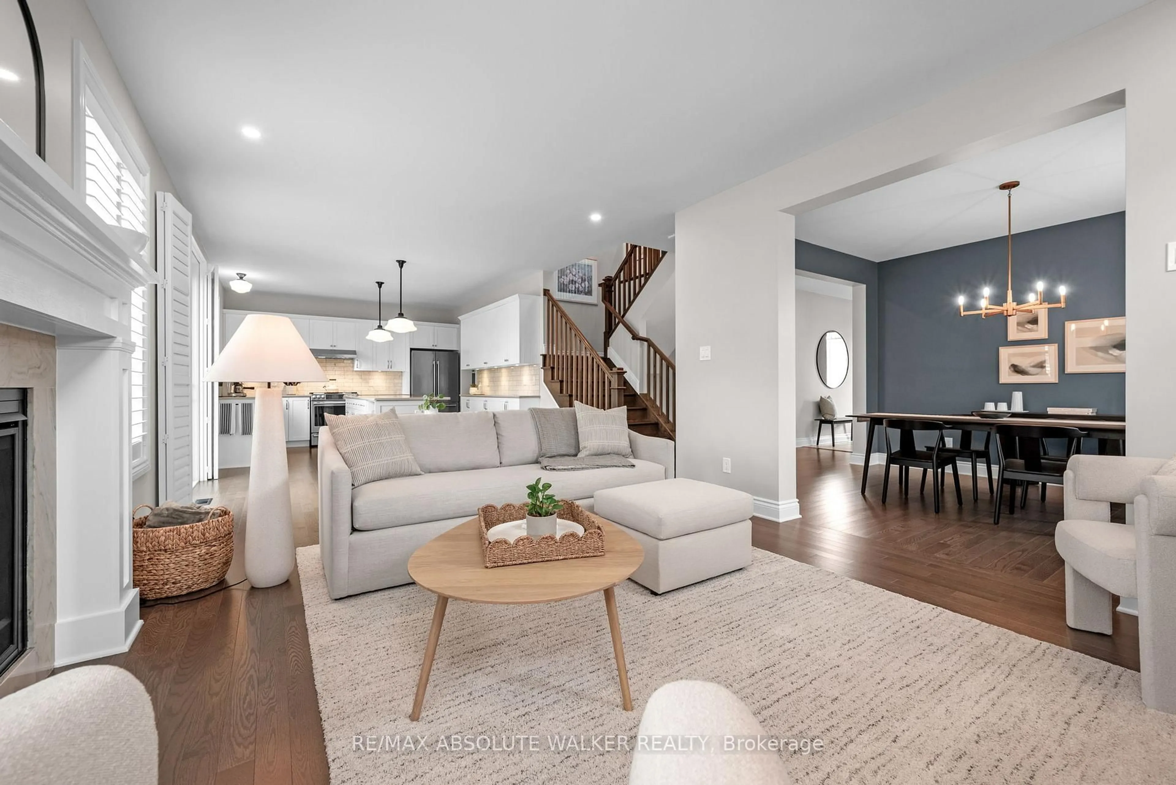 Living room with furniture, unknown for 902 Percival Cres, Manotick Ontario K4M 0G3