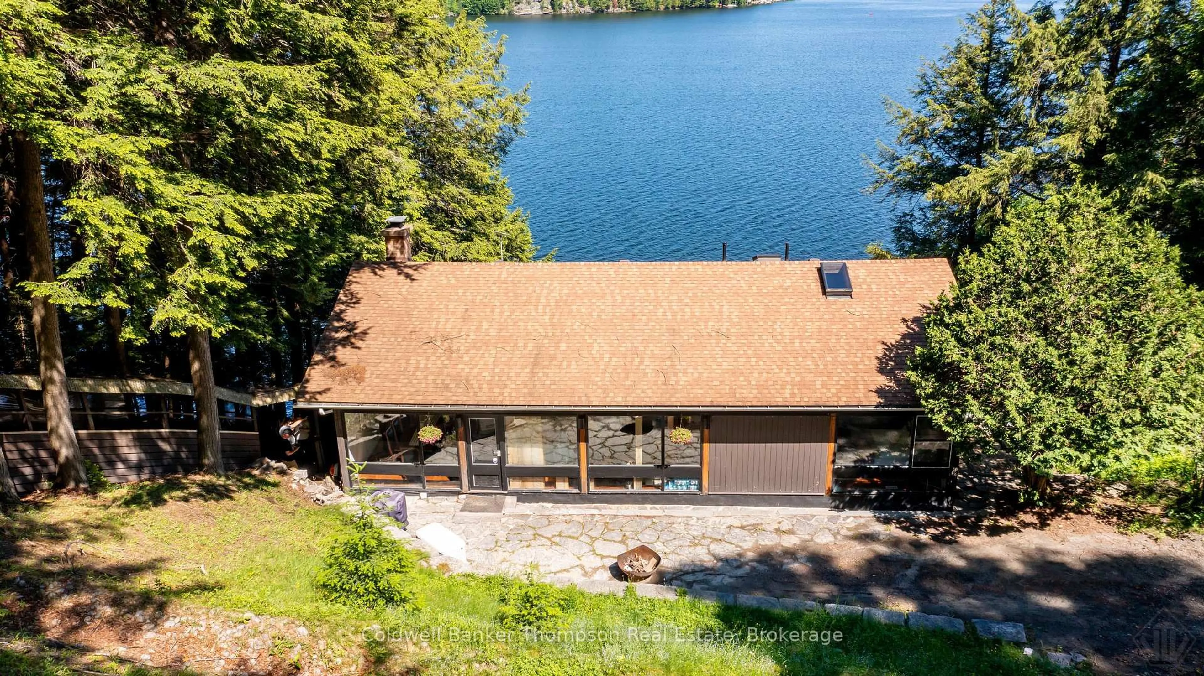 A pic from outside/outdoor area/front of a property/back of a property/a pic from drone, water/lake/river/ocean view for 1053 HEMLOCK POINT Lane, Lake of Bays Ontario P1H 2J6