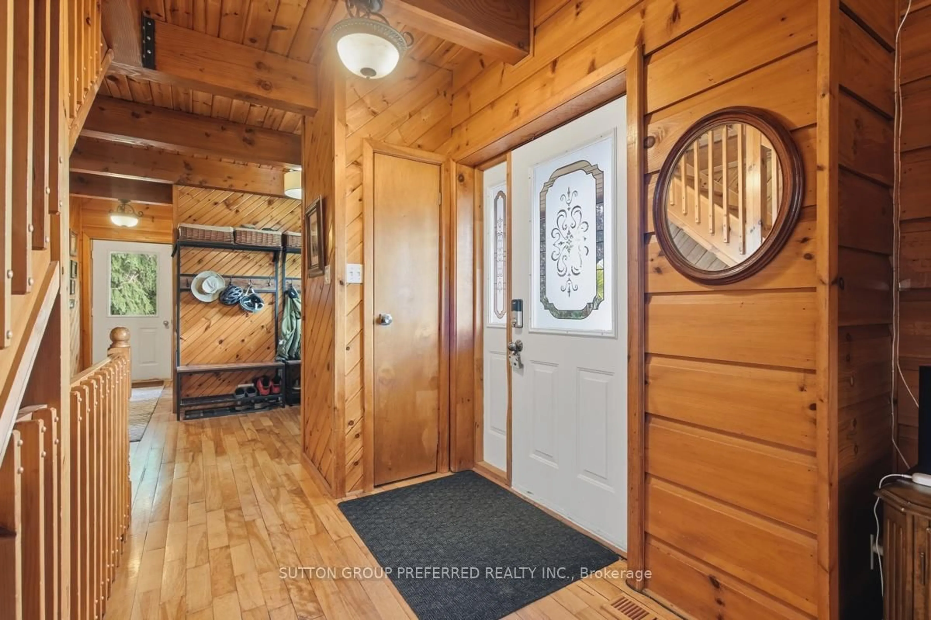 Indoor entryway for 111 Lobo Lane, Middlesex Centre Ontario N0L 1R0