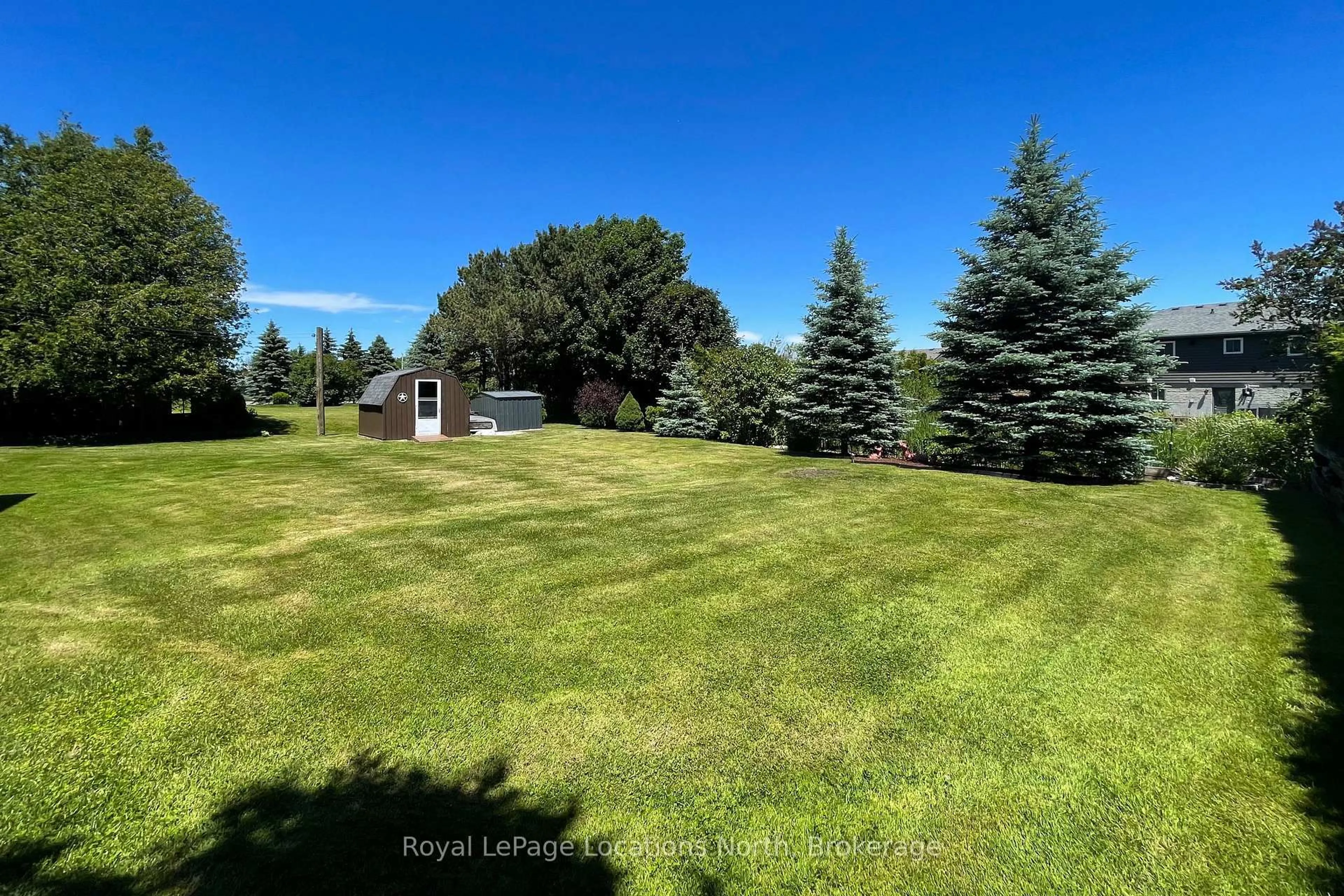 A pic from outside/outdoor area/front of a property/back of a property/a pic from drone, water/lake/river/ocean view for 595 Ridge Rd, Meaford Ontario N4L 1L9