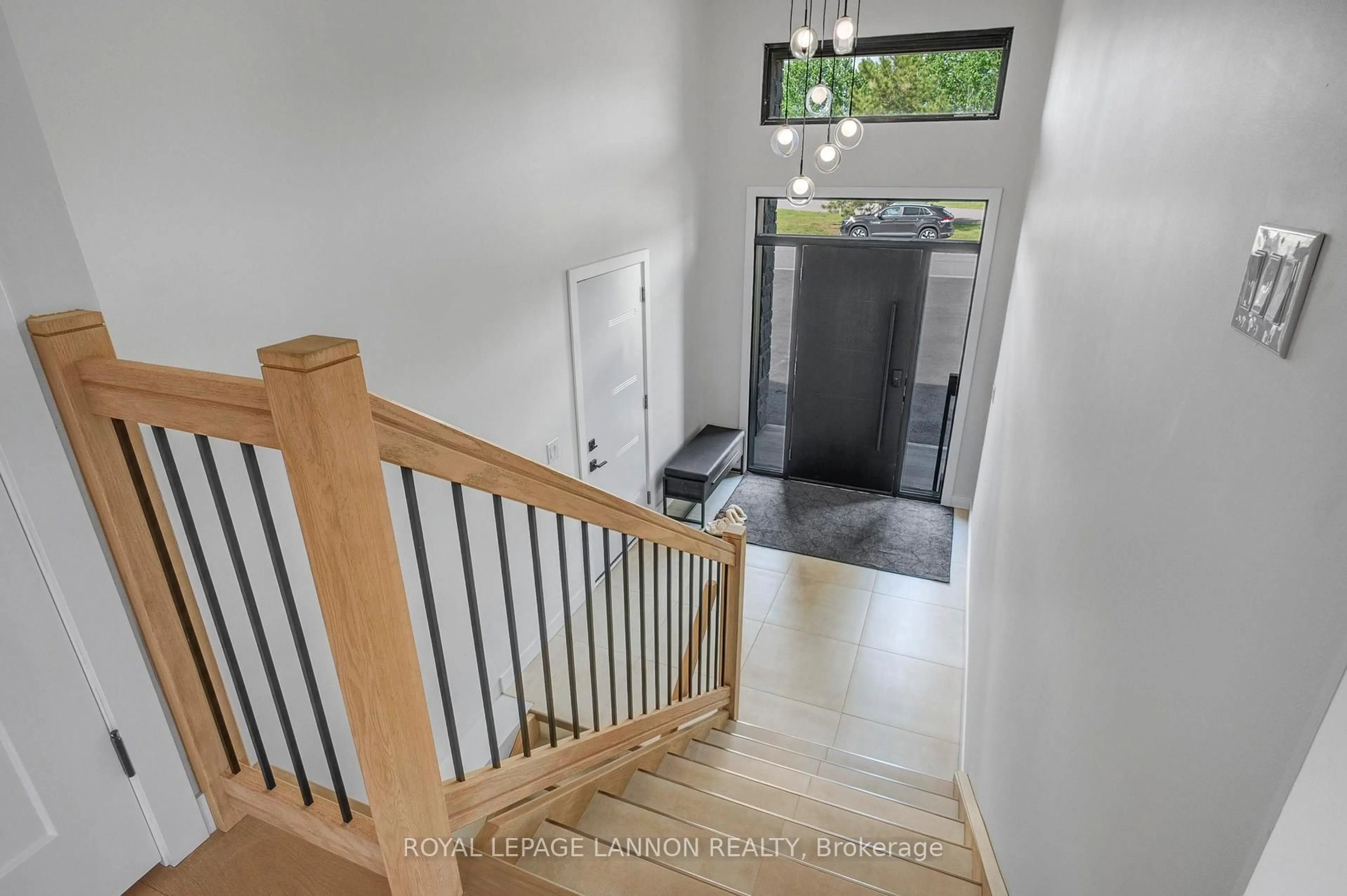 Indoor entryway for 2708 King George's Park Dr., Oliver Paipoonge Ontario P7K 0V4