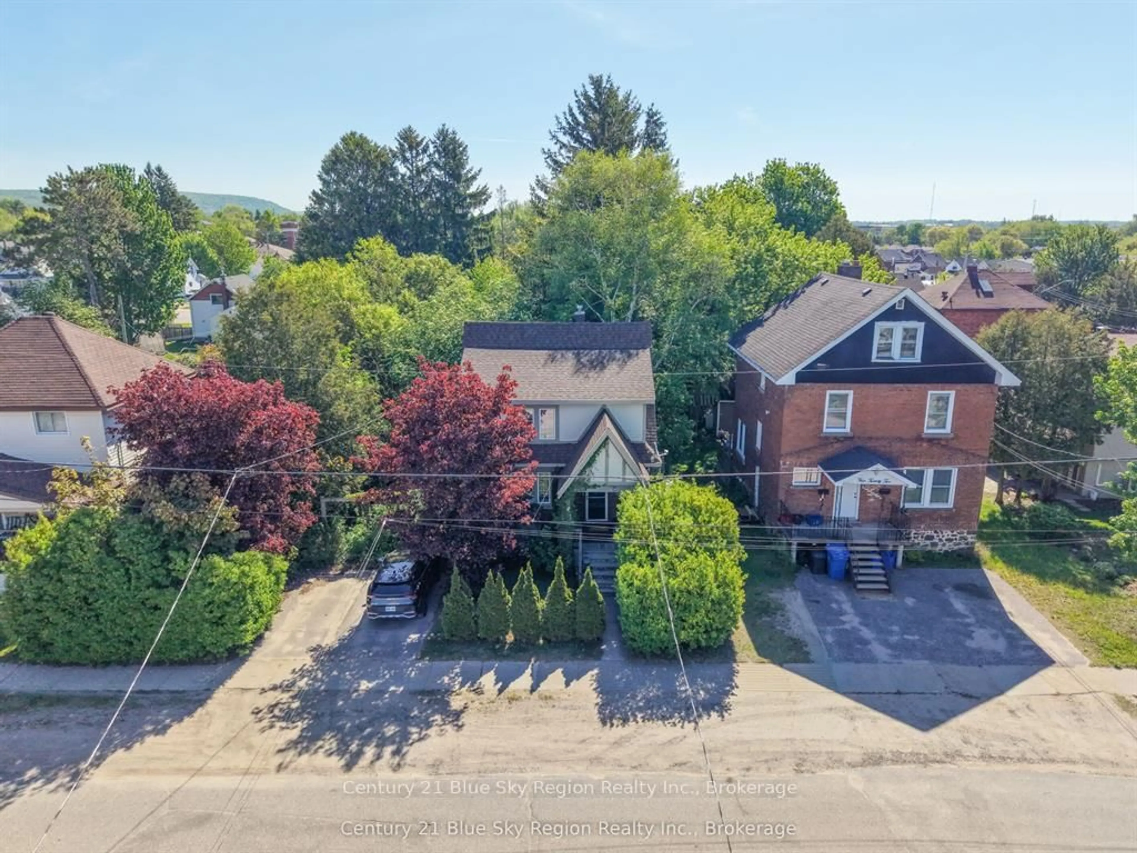 A pic from outside/outdoor area/front of a property/back of a property/a pic from drone, street for 430 Kehoe St, North Bay Ontario P1B 5V6