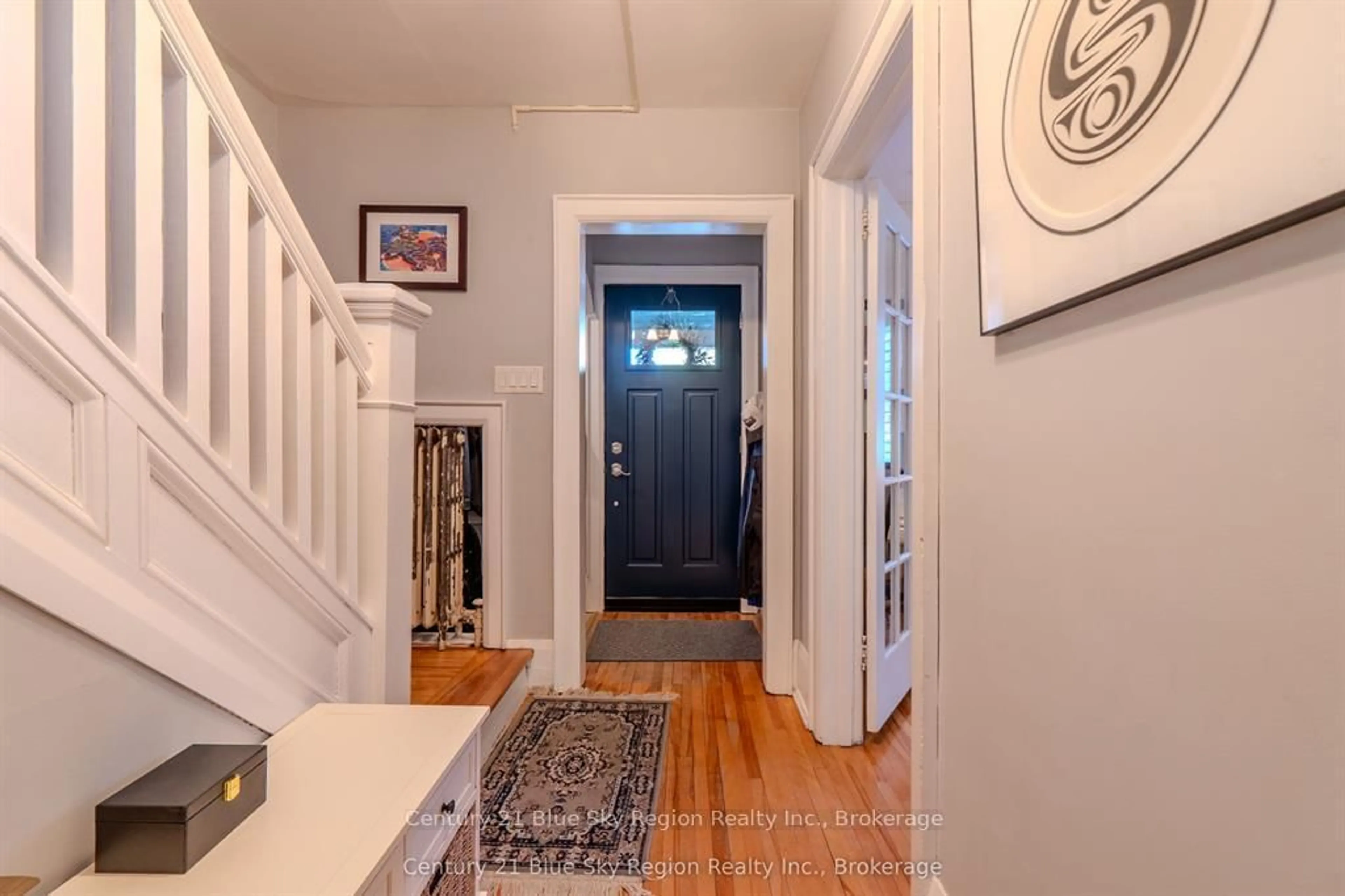 Indoor entryway for 430 Kehoe St, North Bay Ontario P1B 5V6