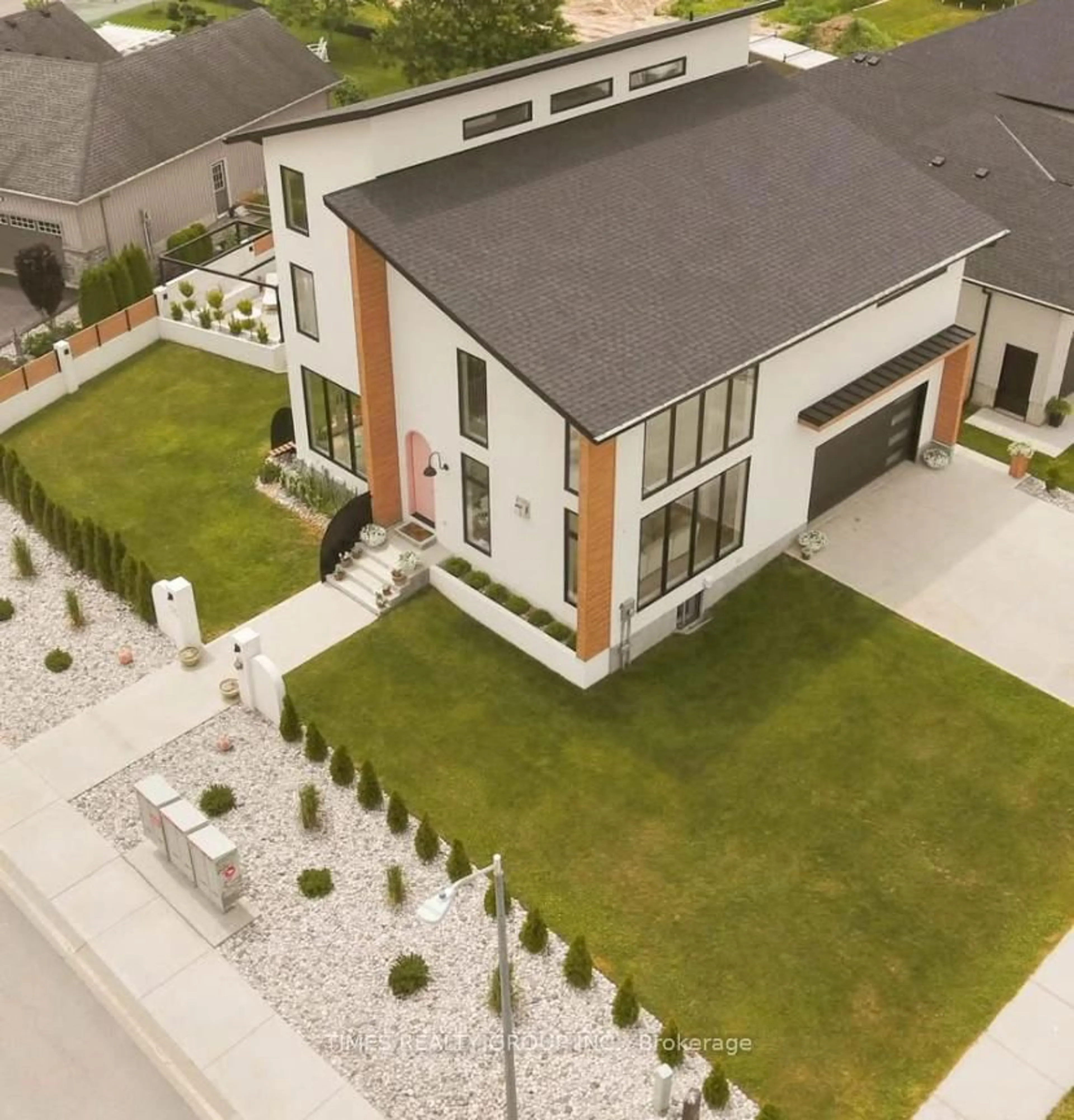 A pic from outside/outdoor area/front of a property/back of a property/a pic from drone, street for 24 William St, Tillsonburg Ontario N4G 1L8
