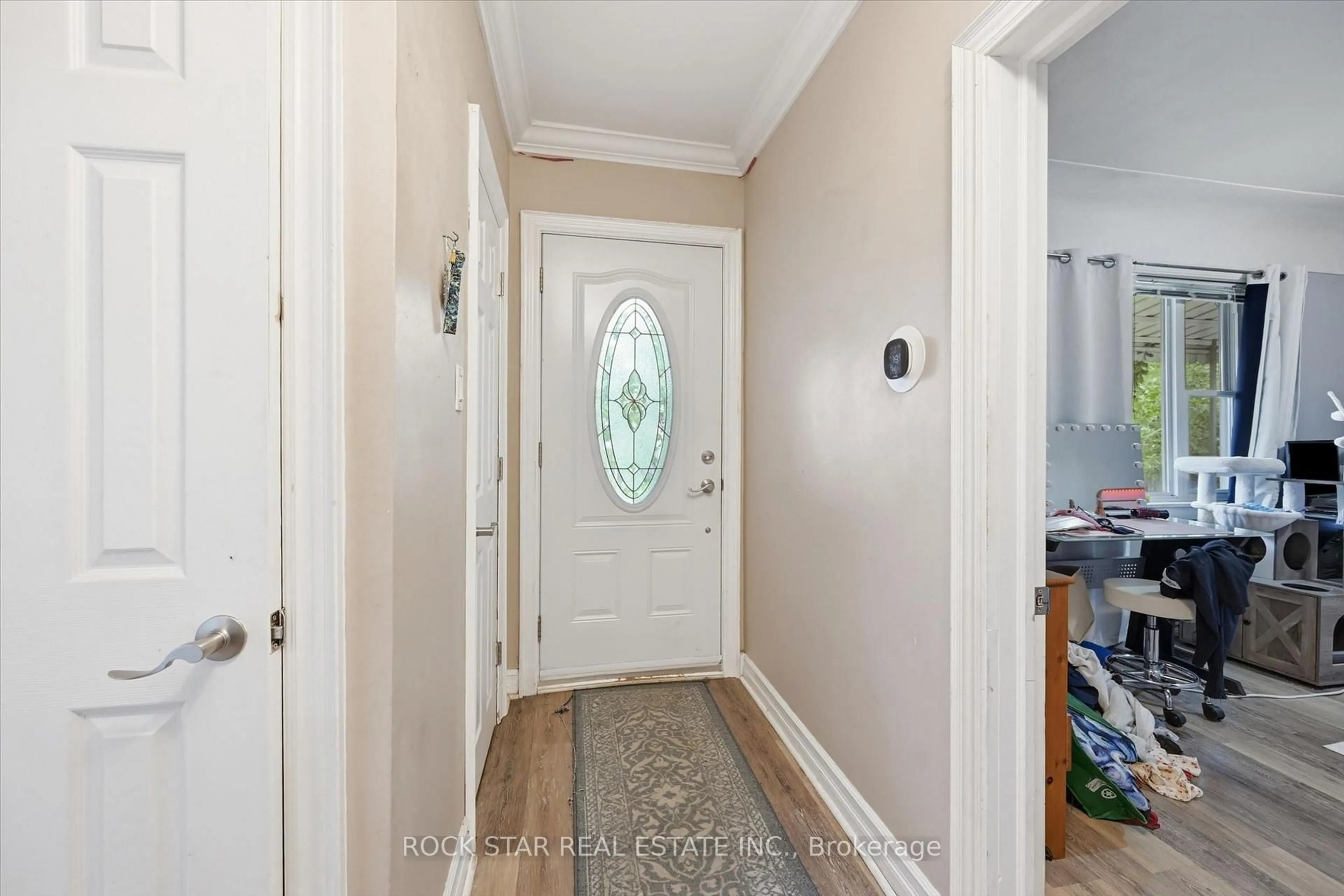 Indoor entryway for 275 West 2nd St, Hamilton Ontario L9C 3G8