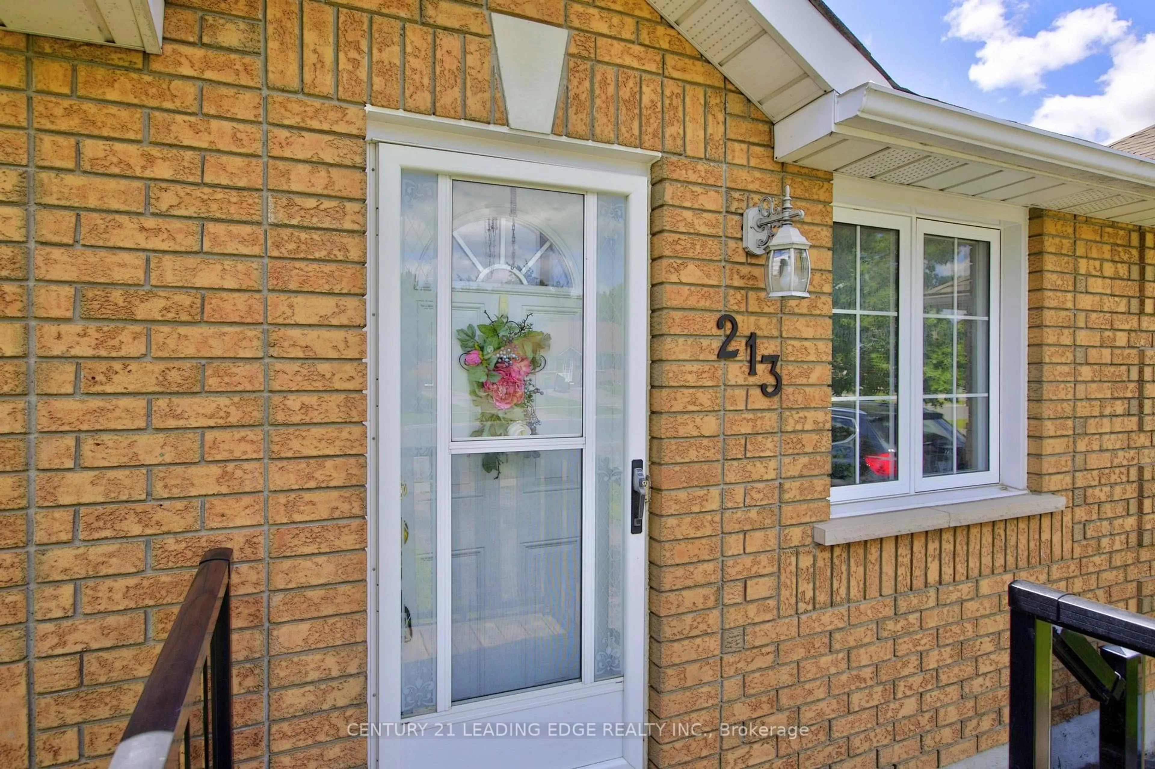 Indoor entryway for 213 Milroy Dr, Peterborough Ontario K9H 7M8