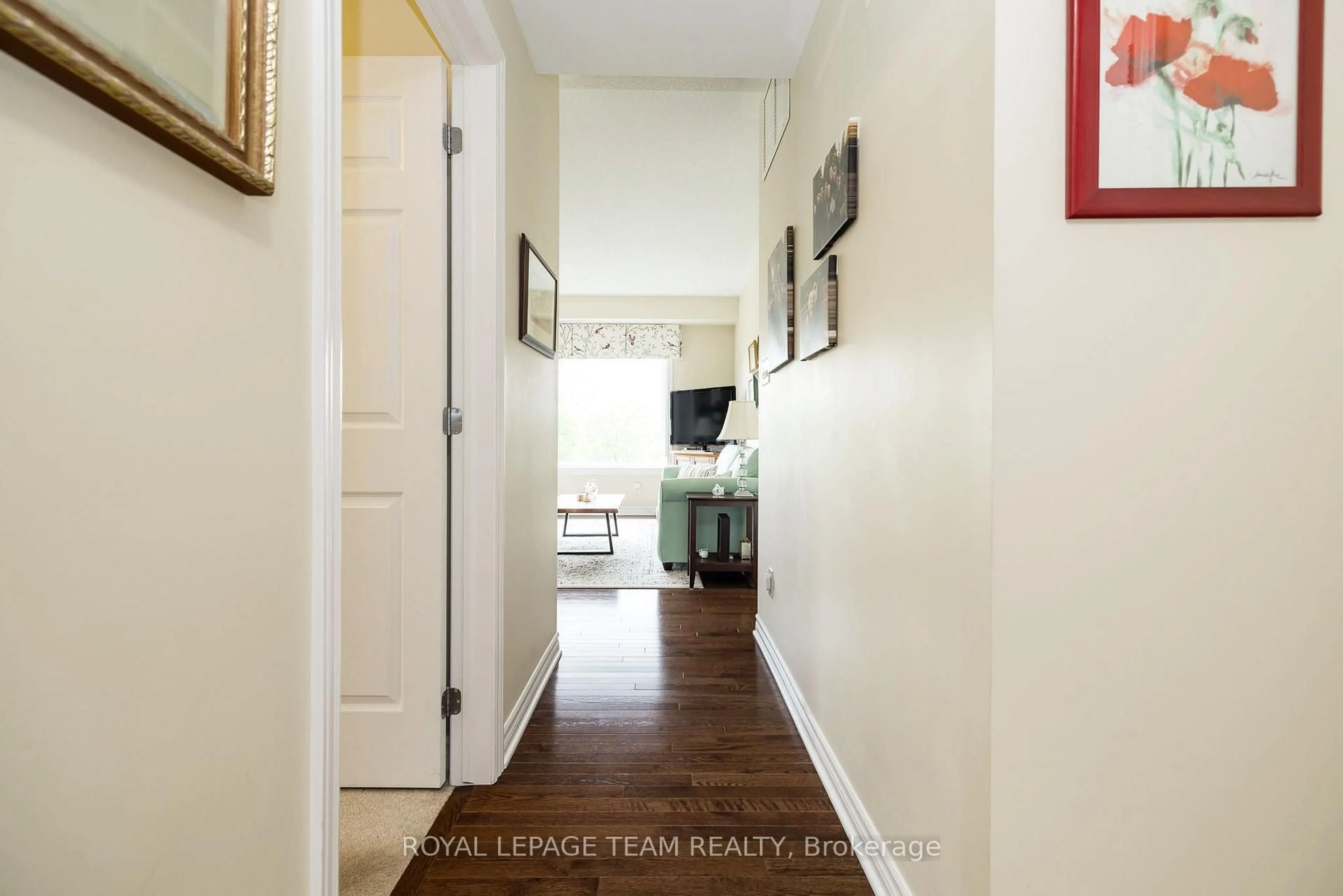 Indoor entryway for 50 Magnolia Way #203, North Grenville Ontario K0G 1J0
