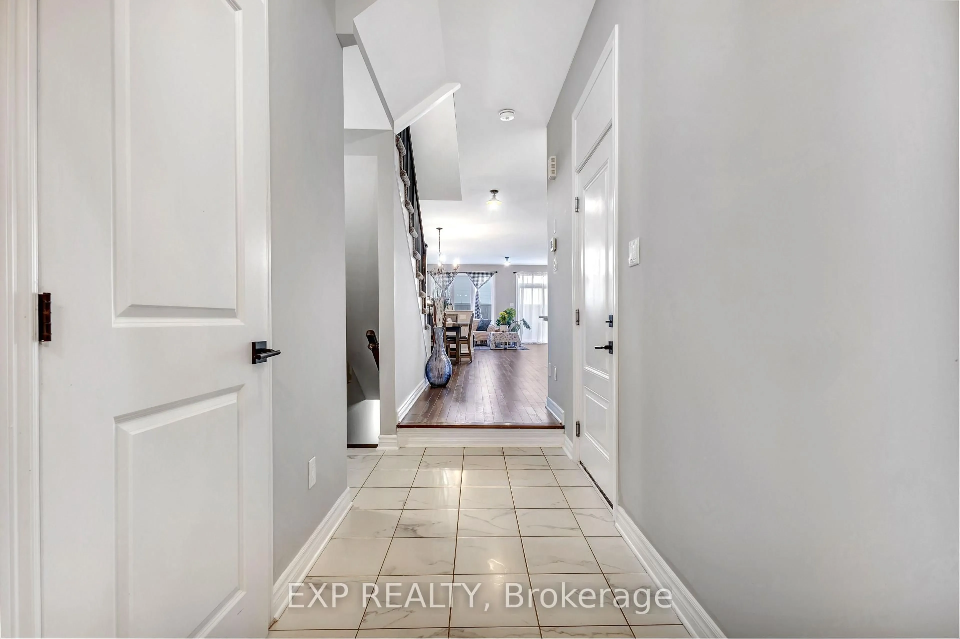 Indoor entryway for 180 Jardiniere St, Ottawa Ontario K2S 2K1
