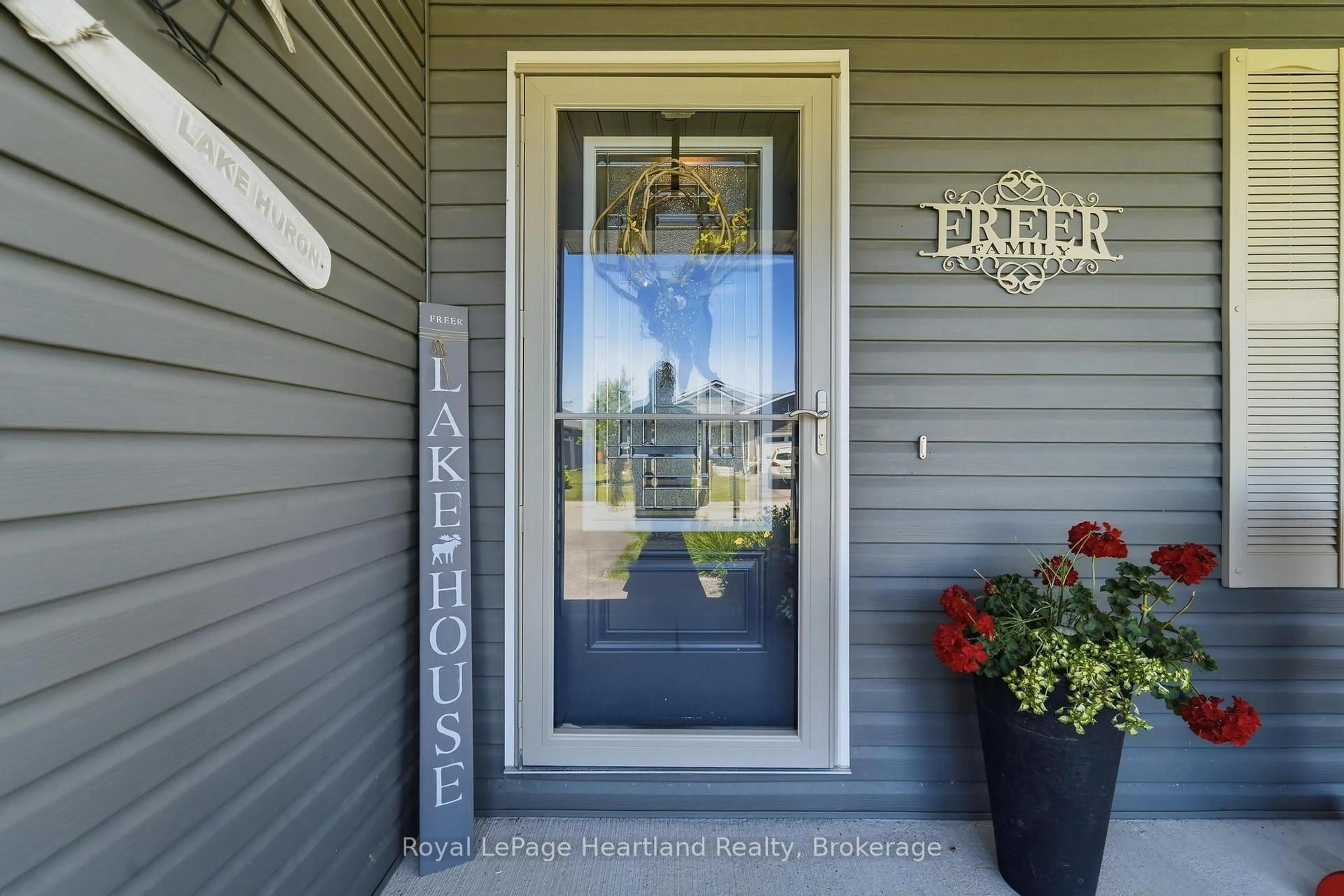 Indoor entryway for 37 LAKE BREEZE Dr, Ashfield-Colborne-Wawanosh Ontario N7A 0B7
