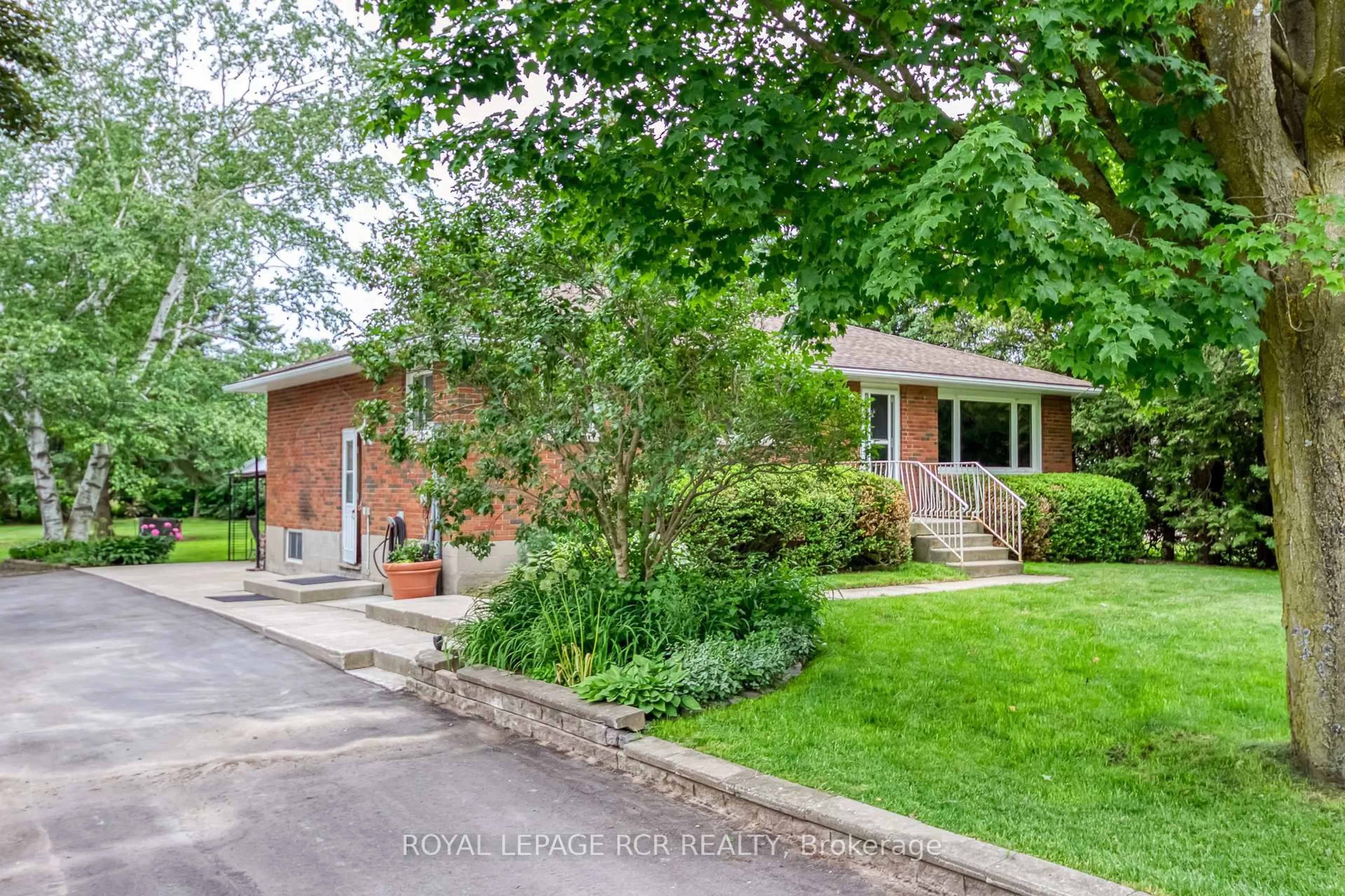 Home with brick exterior material, street for 5858 5th Line, Erin Ontario N0B 1Z0