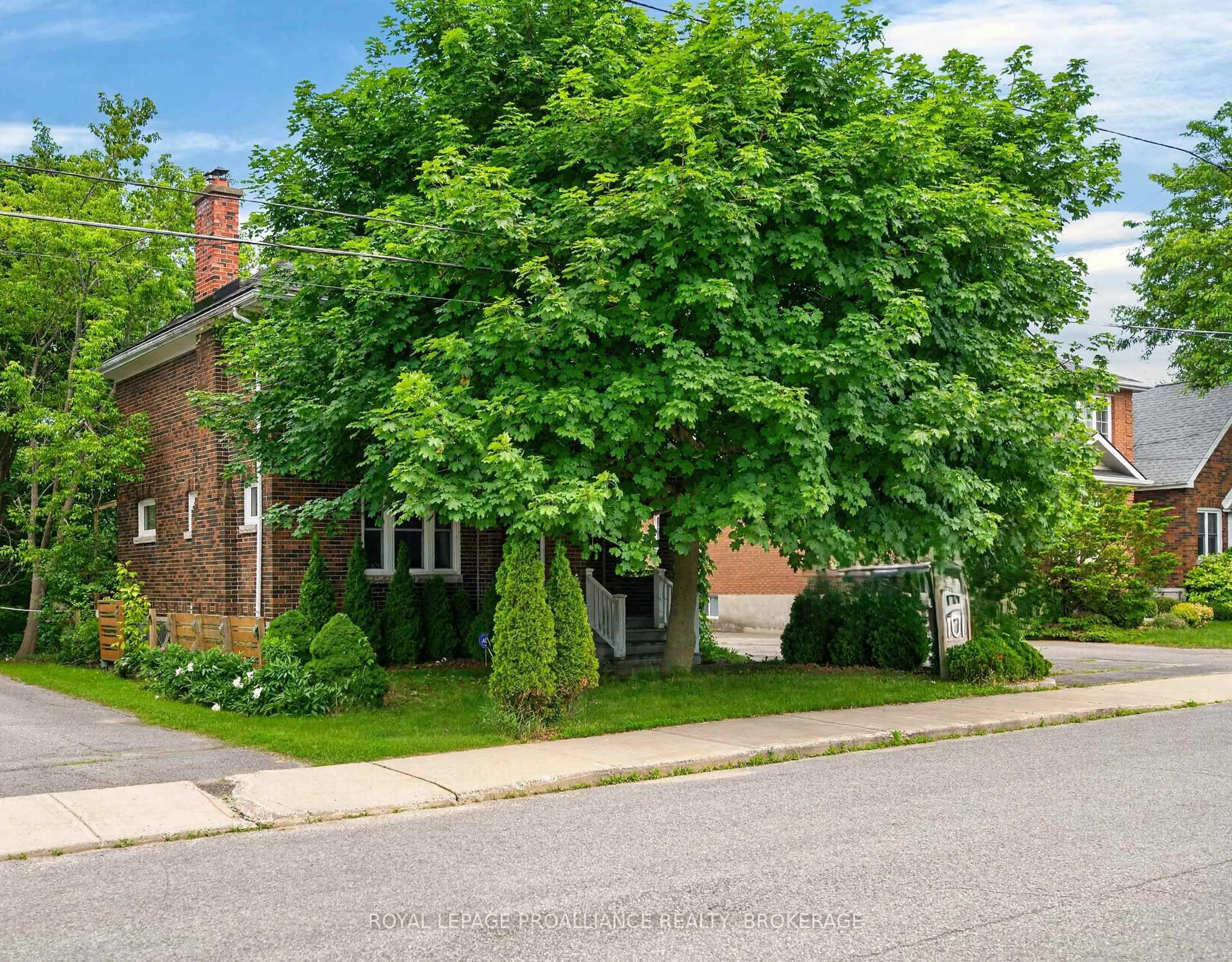 A pic from outside/outdoor area/front of a property/back of a property/a pic from drone, street for 101 Napier St, Kingston Ontario K7L 4G2