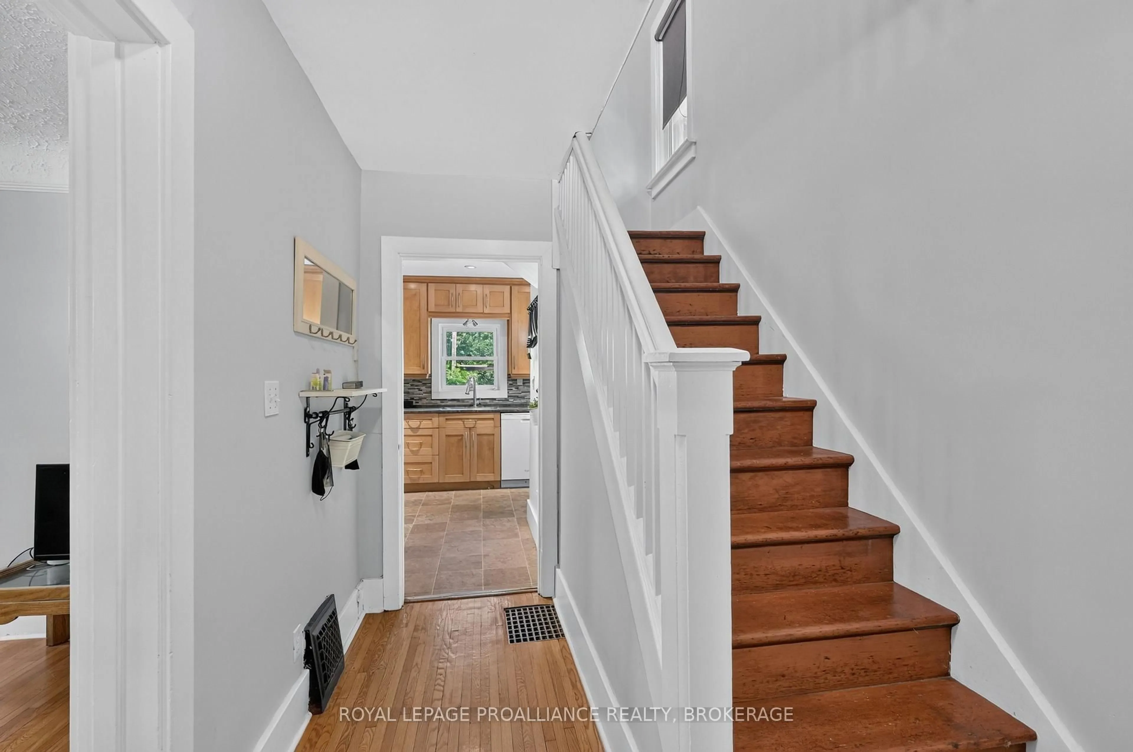 Indoor entryway for 101 Napier St, Kingston Ontario K7L 4G2