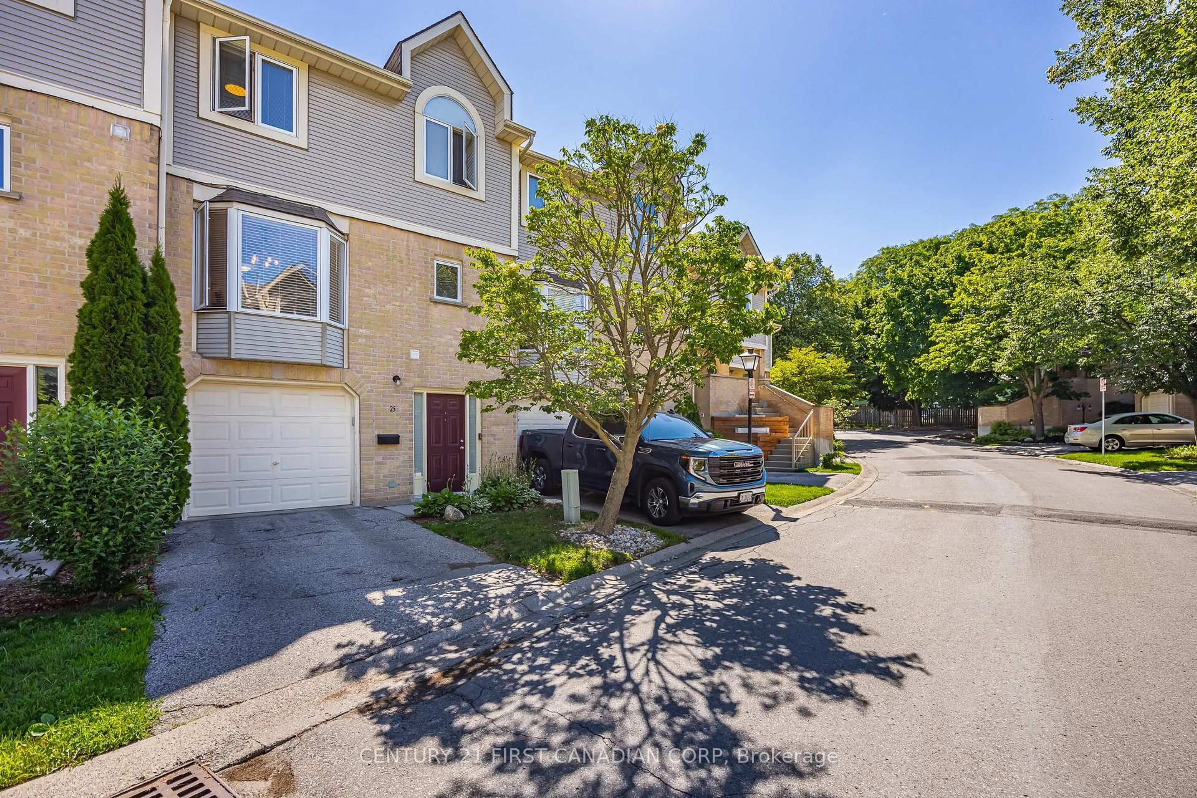 A pic from outside/outdoor area/front of a property/back of a property/a pic from drone, street for 9 Ailsa Pl #25, London South Ontario N5Z 4Z6