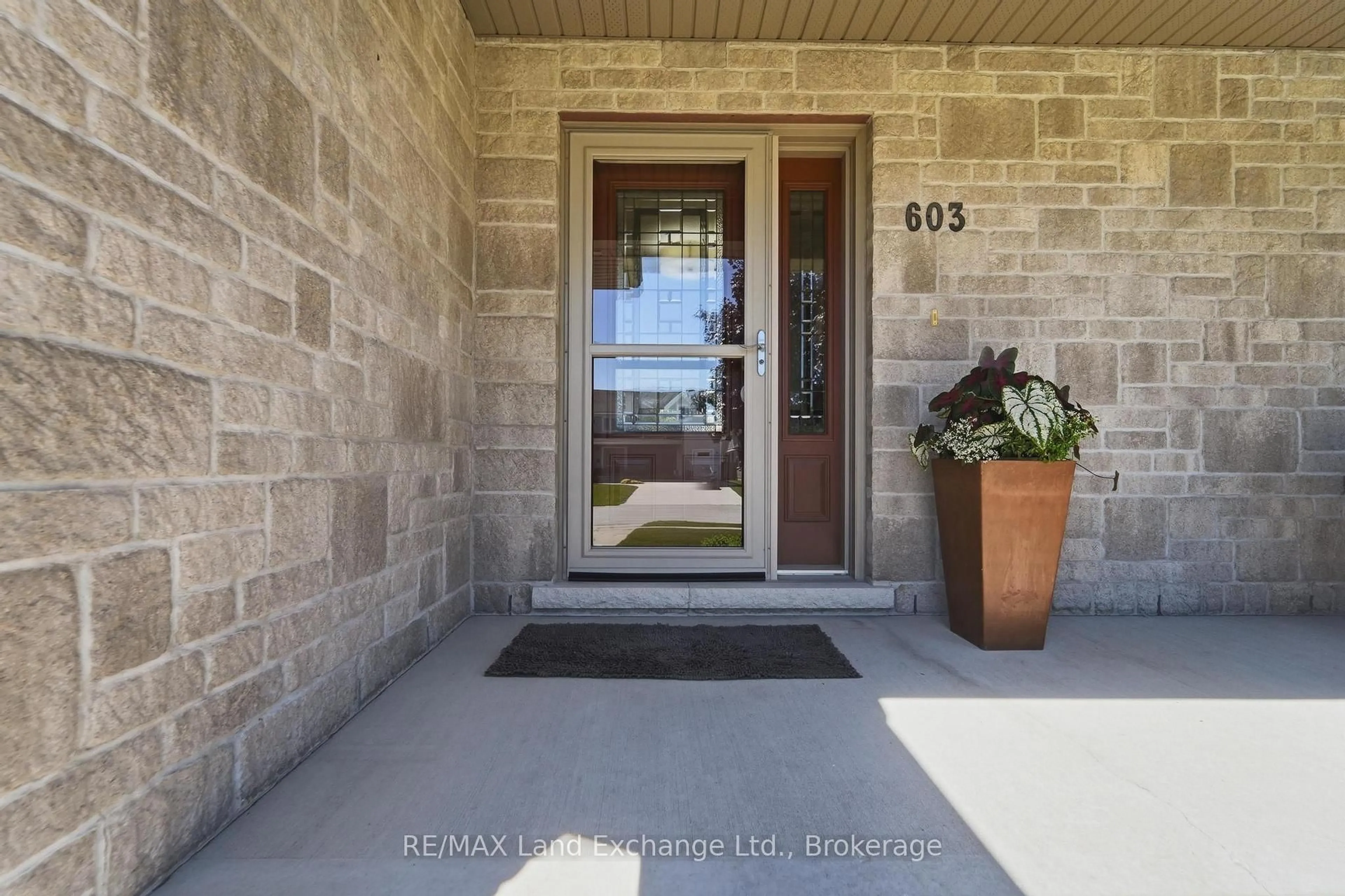Indoor entryway for 603 Troon Crt, Kincardine Ontario N2Z 0B4