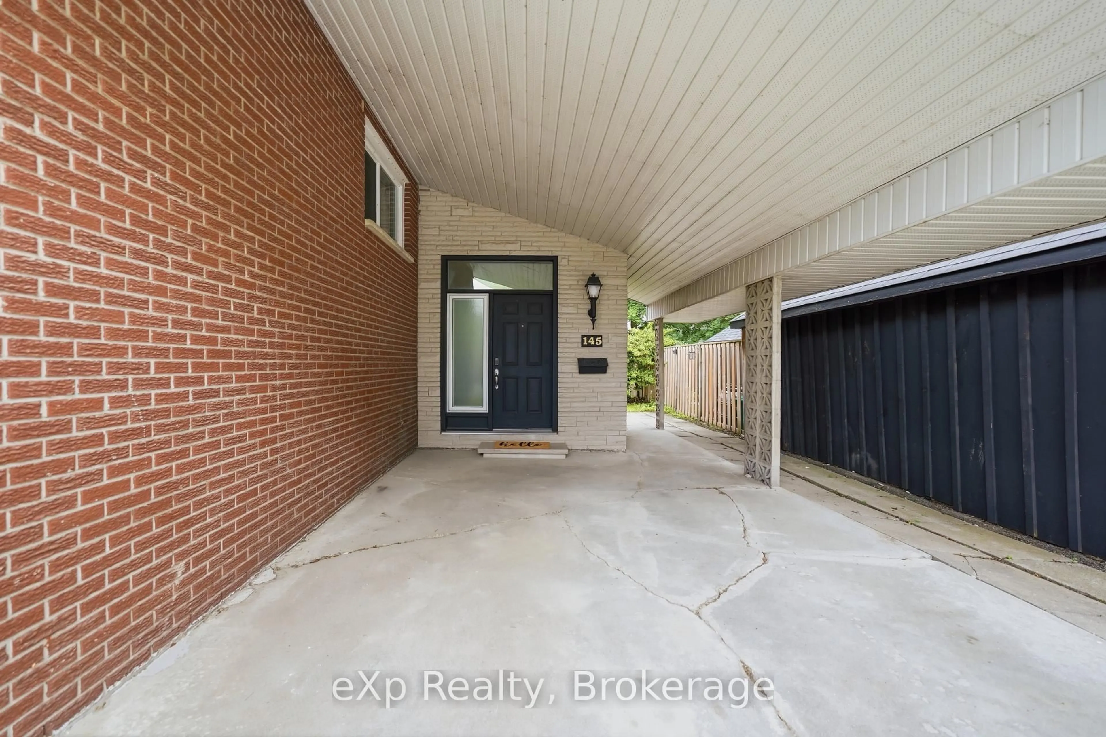 Indoor entryway for 145 Queen St, Belleville Ontario K8N 1V9