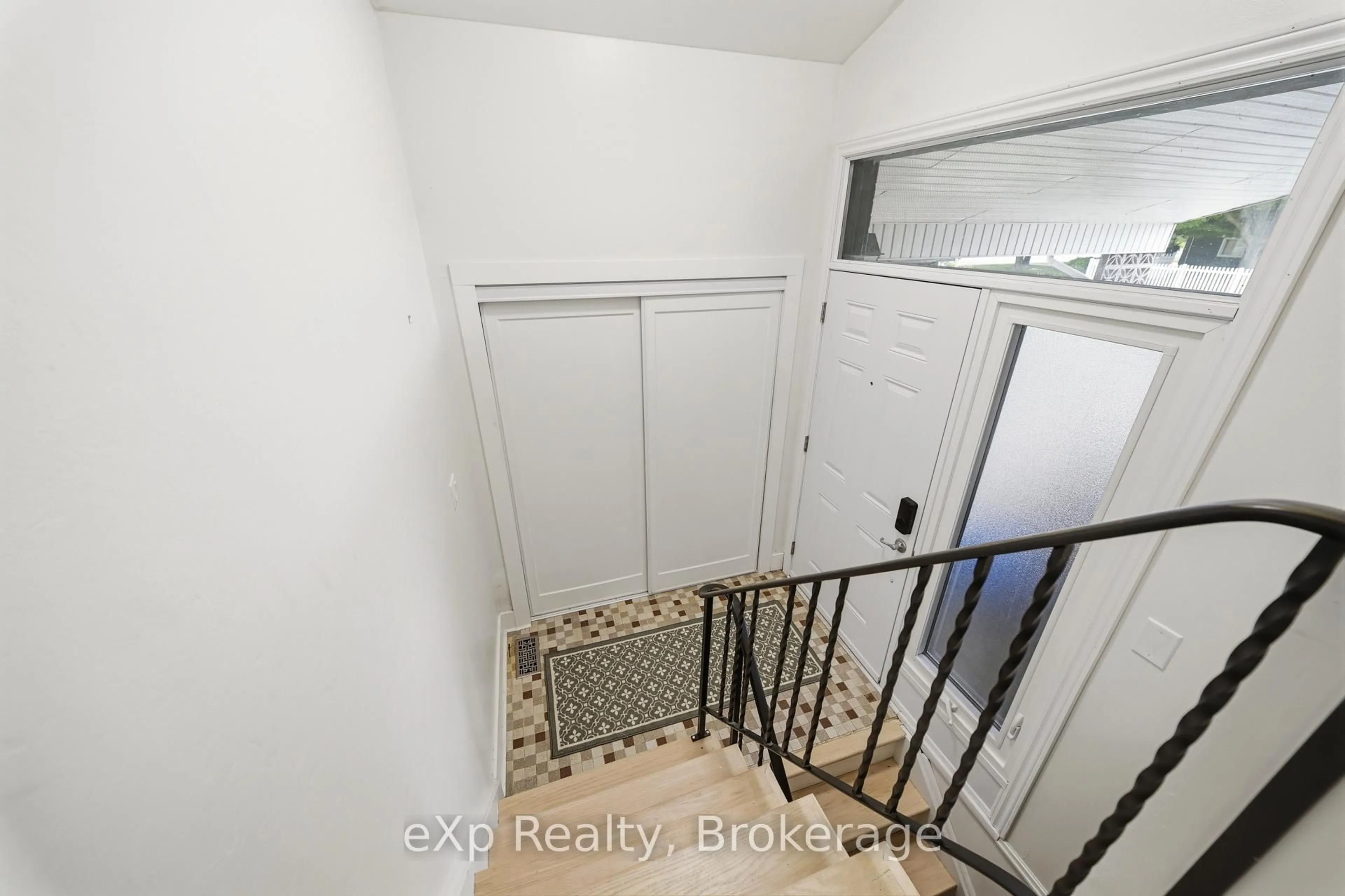 Unknown for 145 Queen St, Belleville Ontario K8N 1V9