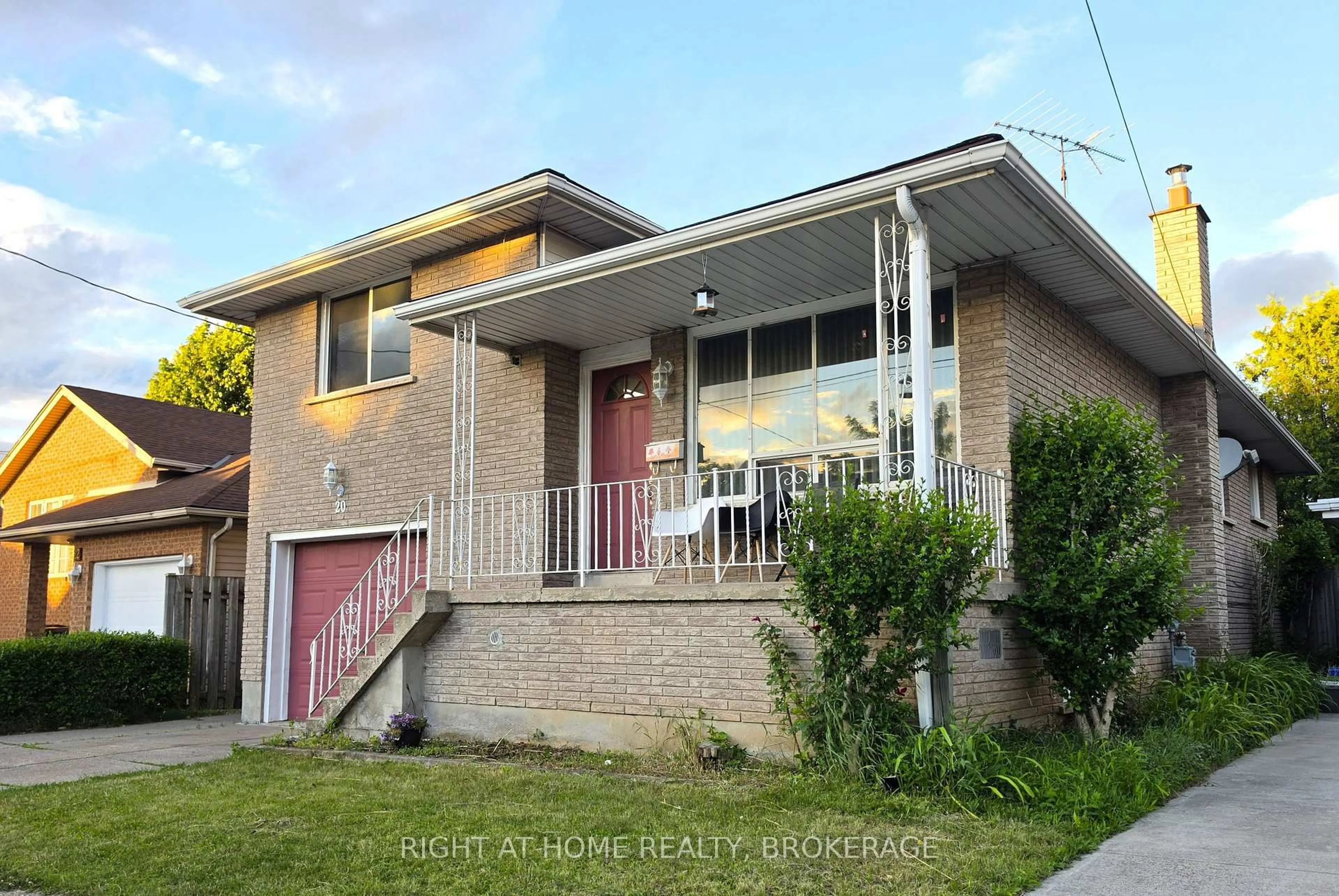 Home with brick exterior material, street for 20 Augusta Ave, St. Catharines Ontario L2M 5R2