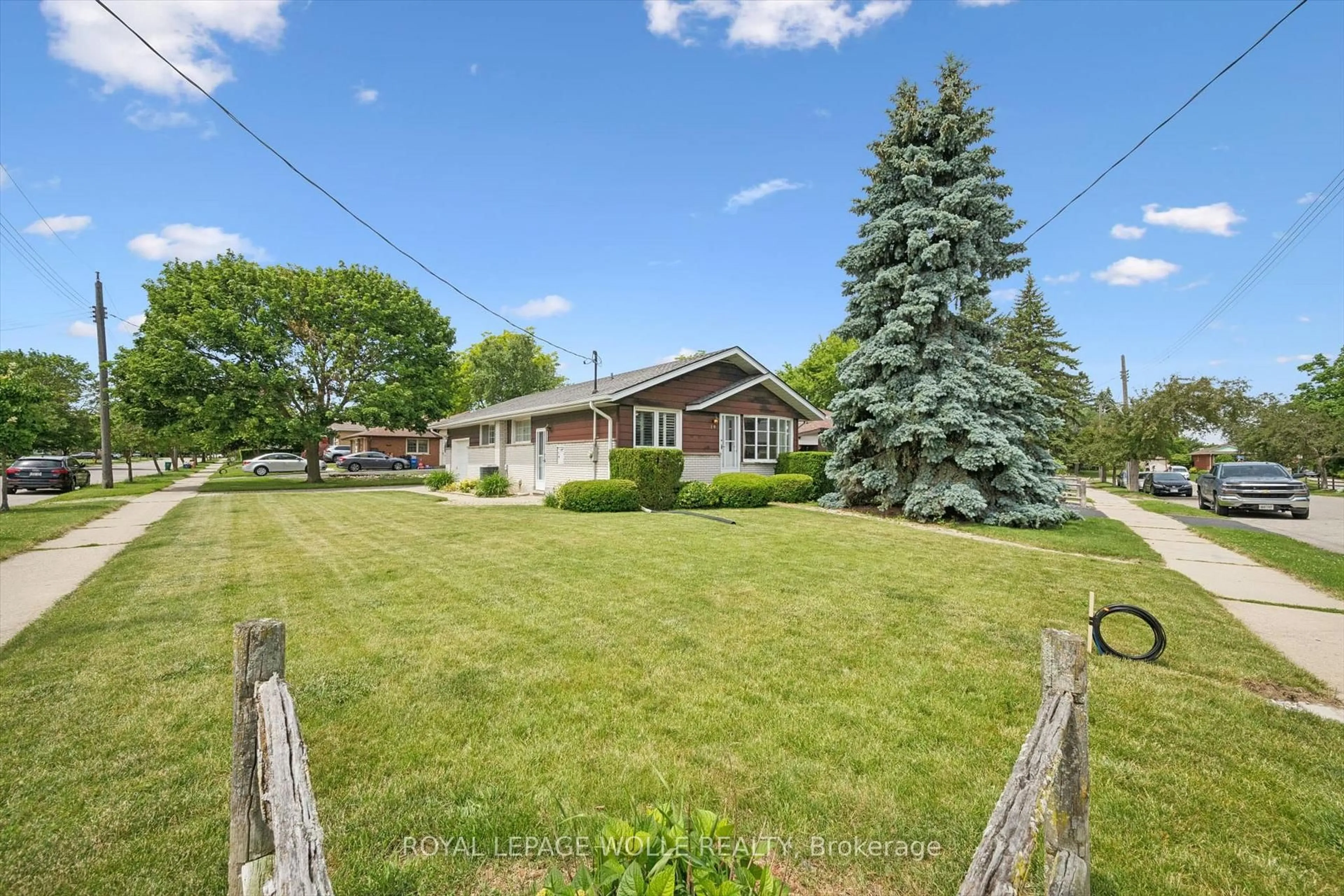 A pic from outside/outdoor area/front of a property/back of a property/a pic from drone, unknown for 19 Weichel St, Kitchener Ontario N2M 2A5