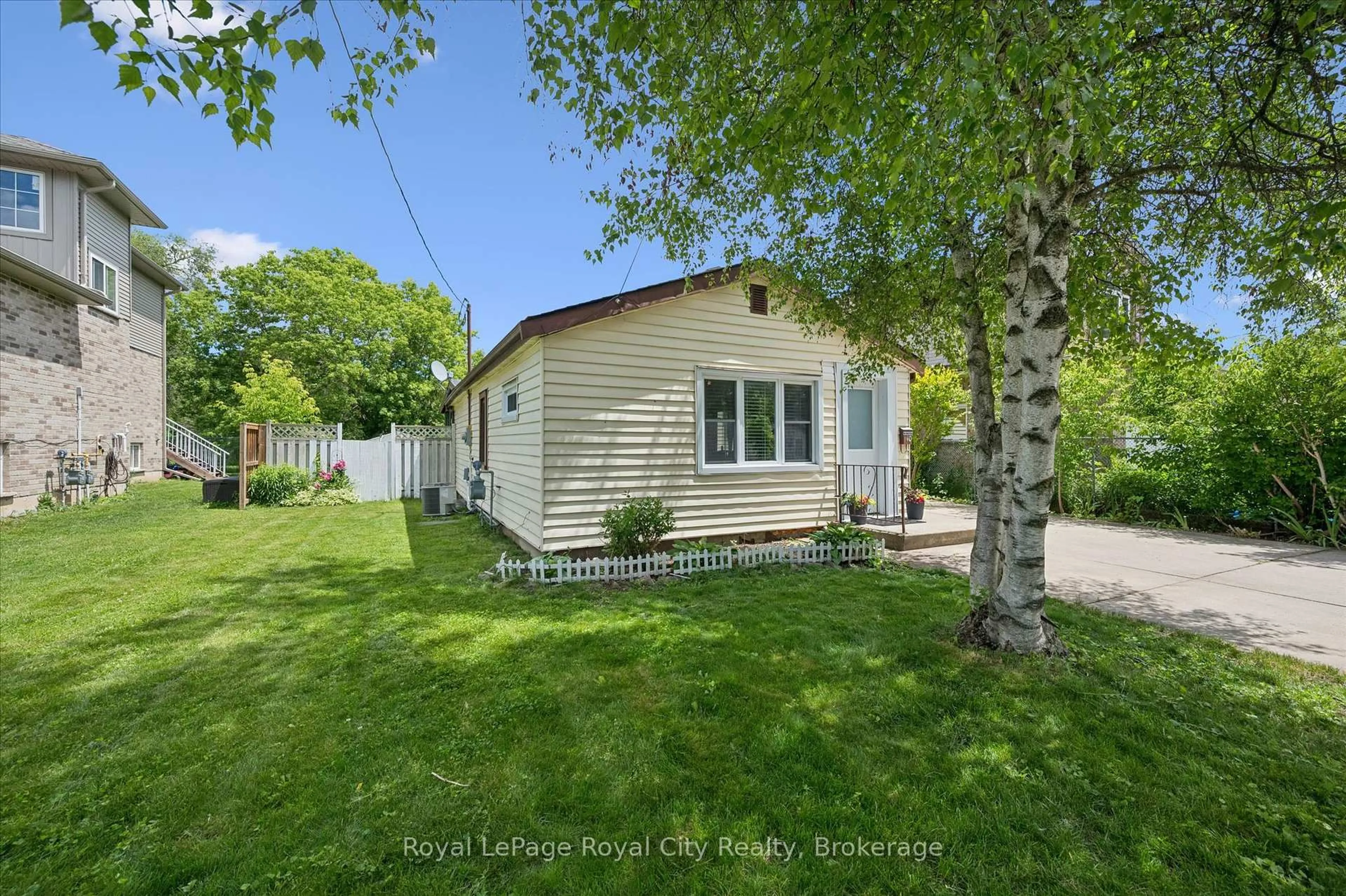 Unknown for 10 Macville Ave, Kitchener Ontario N2K 1T1