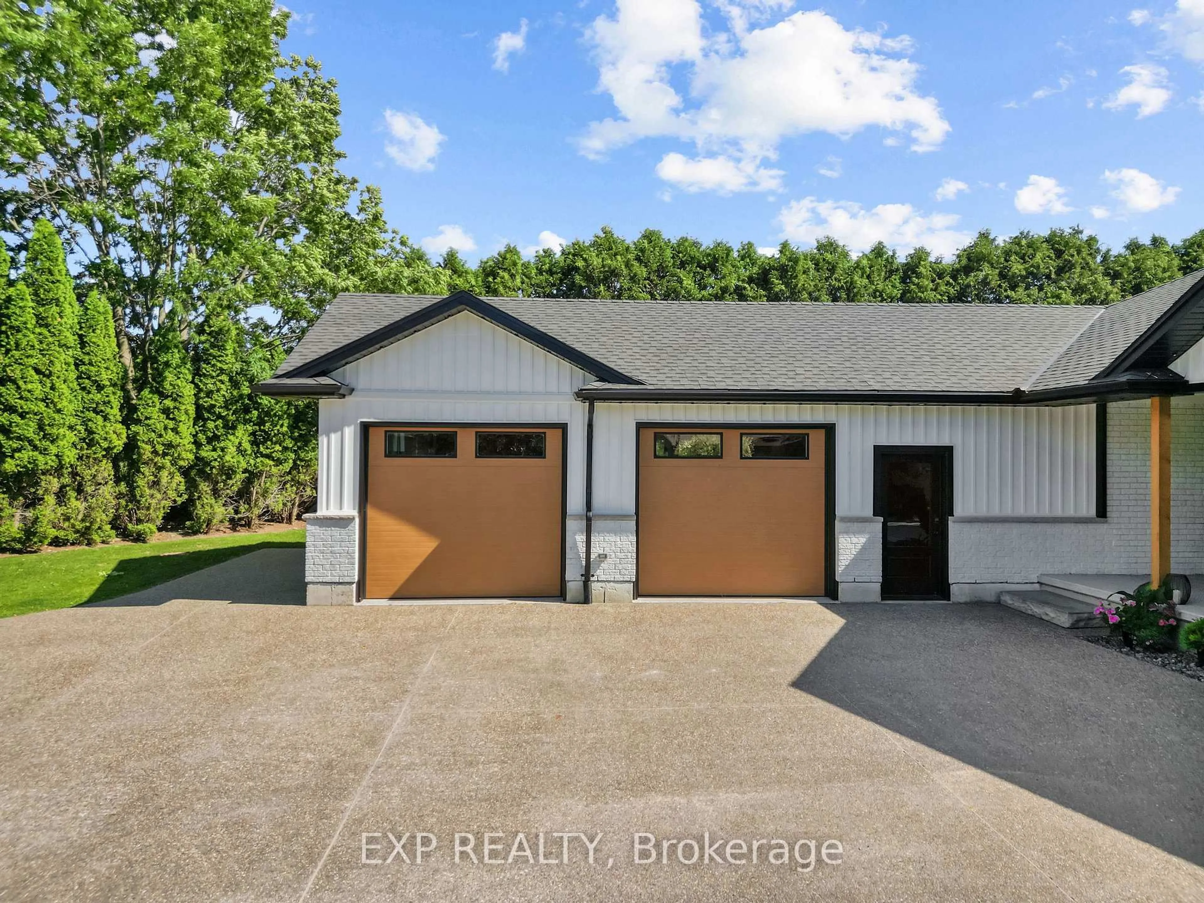 Indoor garage for 128 Brookfield St, Middlesex Centre Ontario N0M 1P0