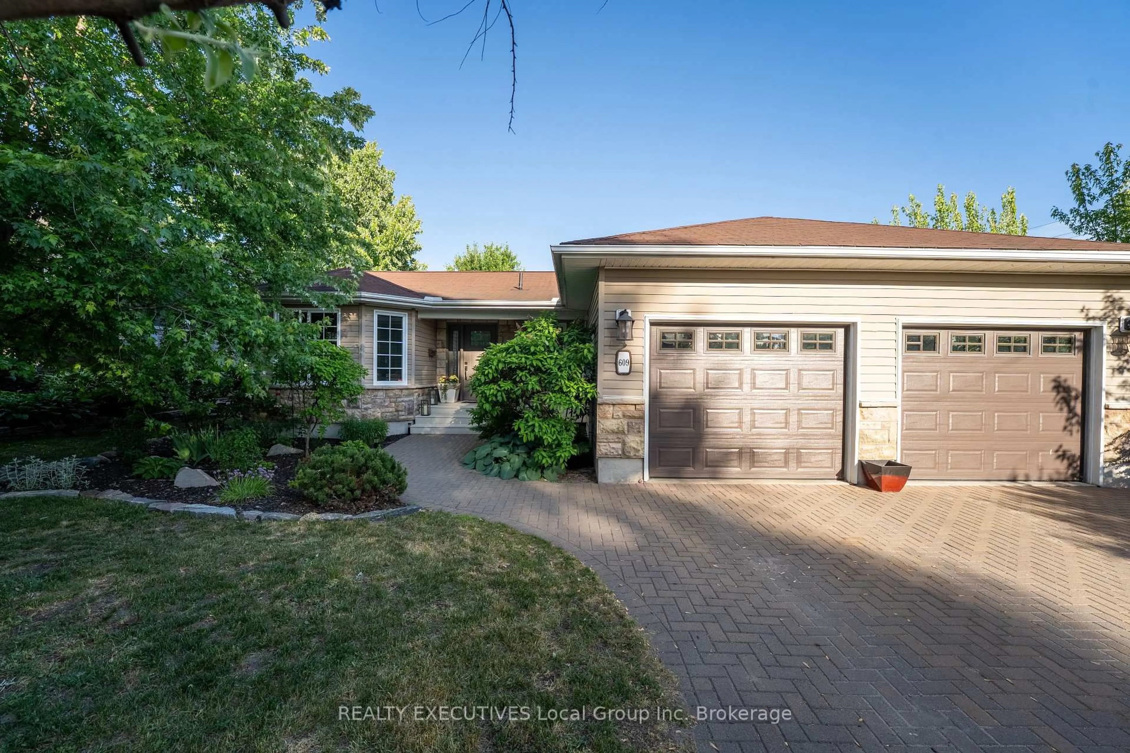Unknown for 609 Durril St, North Bay Ontario P1B 4H9