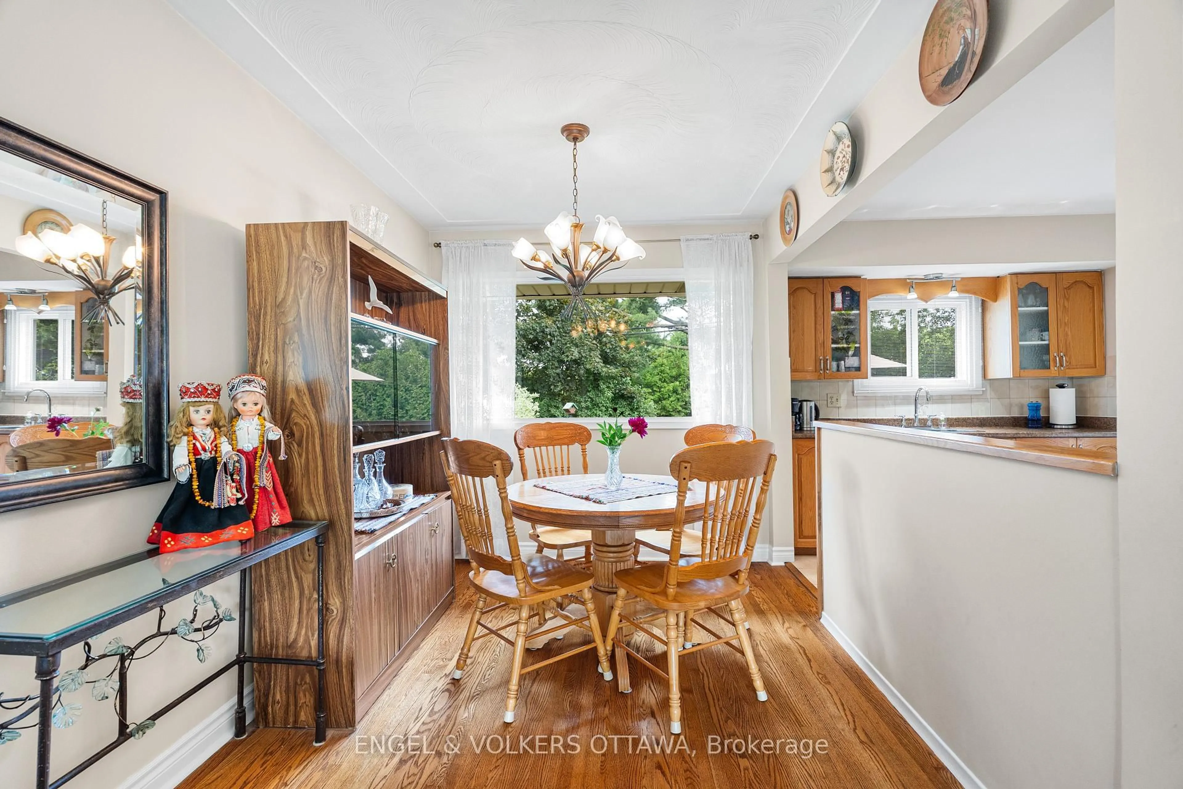 Dining room, unknown for 709 Pleasant Park Rd, Ottawa Ontario K1G 1Y3